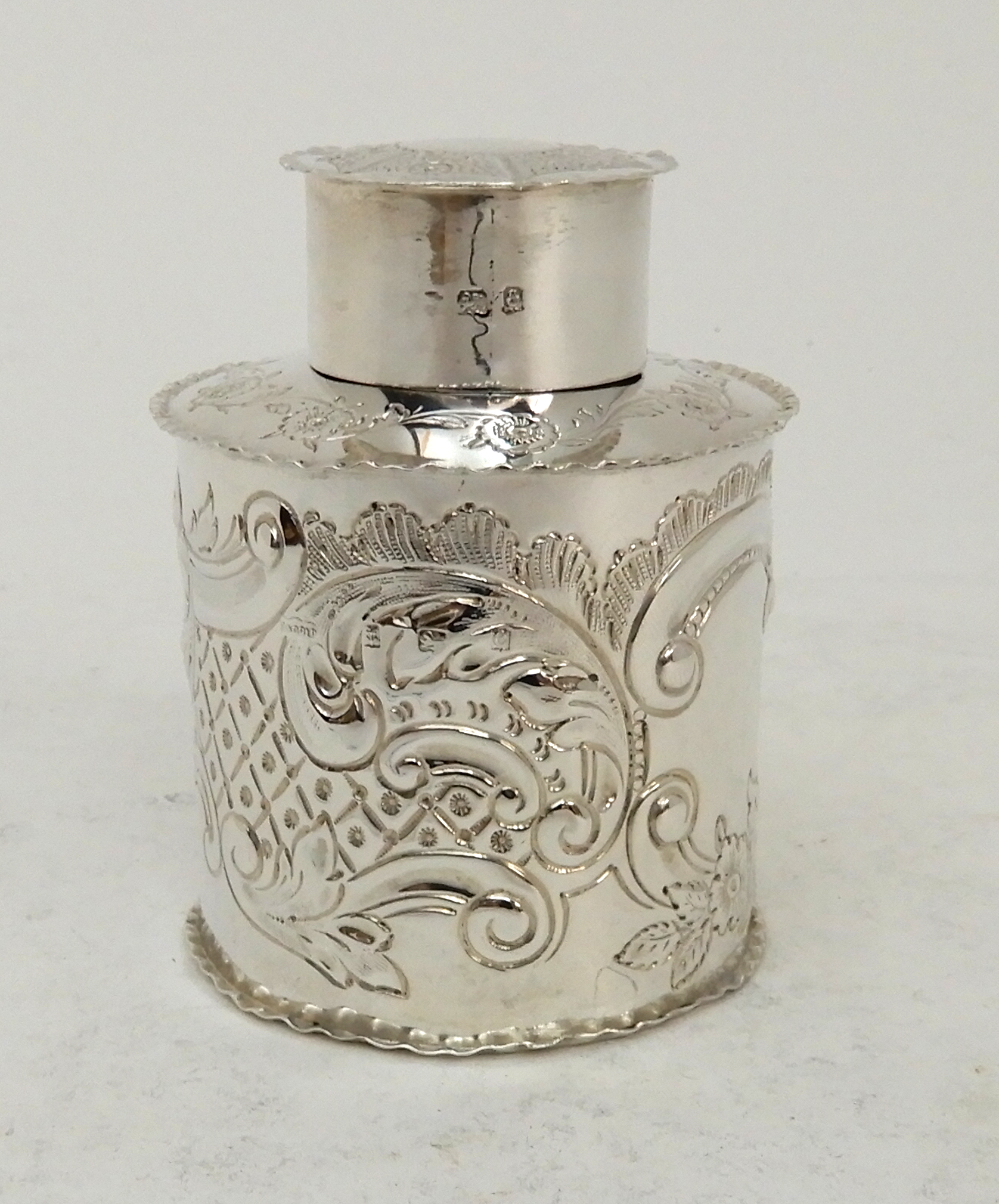 AN EDWARDIAN SILVER TEA CADDY by Elkington & Co., Birmingham 1904, of cylindrical form with