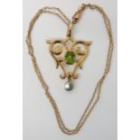 A 15CT GOLD EDWARDIAN PERIDOT AND MOTHER OF PEARL PENDANT dimensions 4.1cm x 2.8cm, length of the