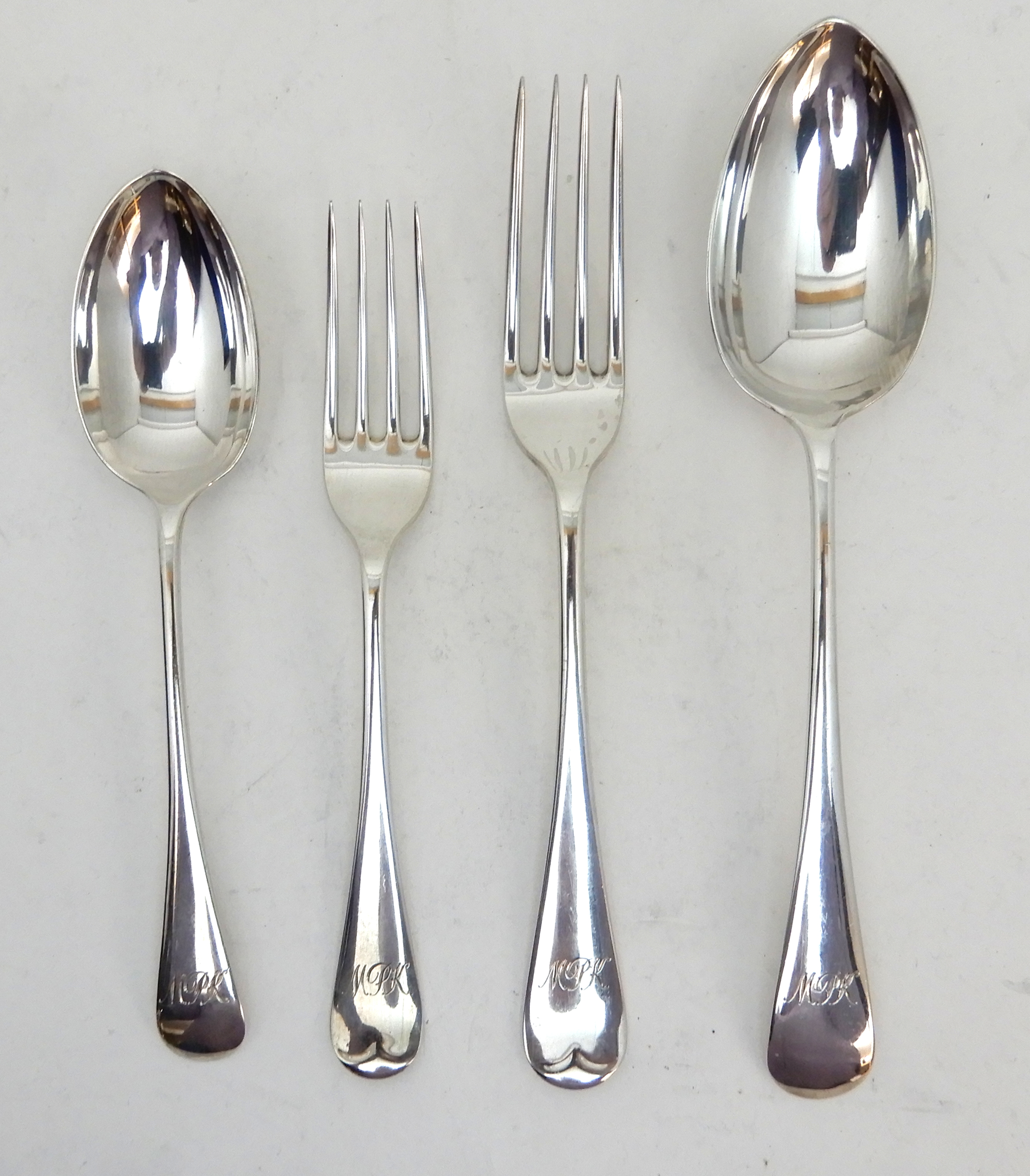 A CASED SET OF SILVER CUTLERY by James Dixon & Sons, Sheffield 1897, comprising for tablespoons, six - Image 4 of 6