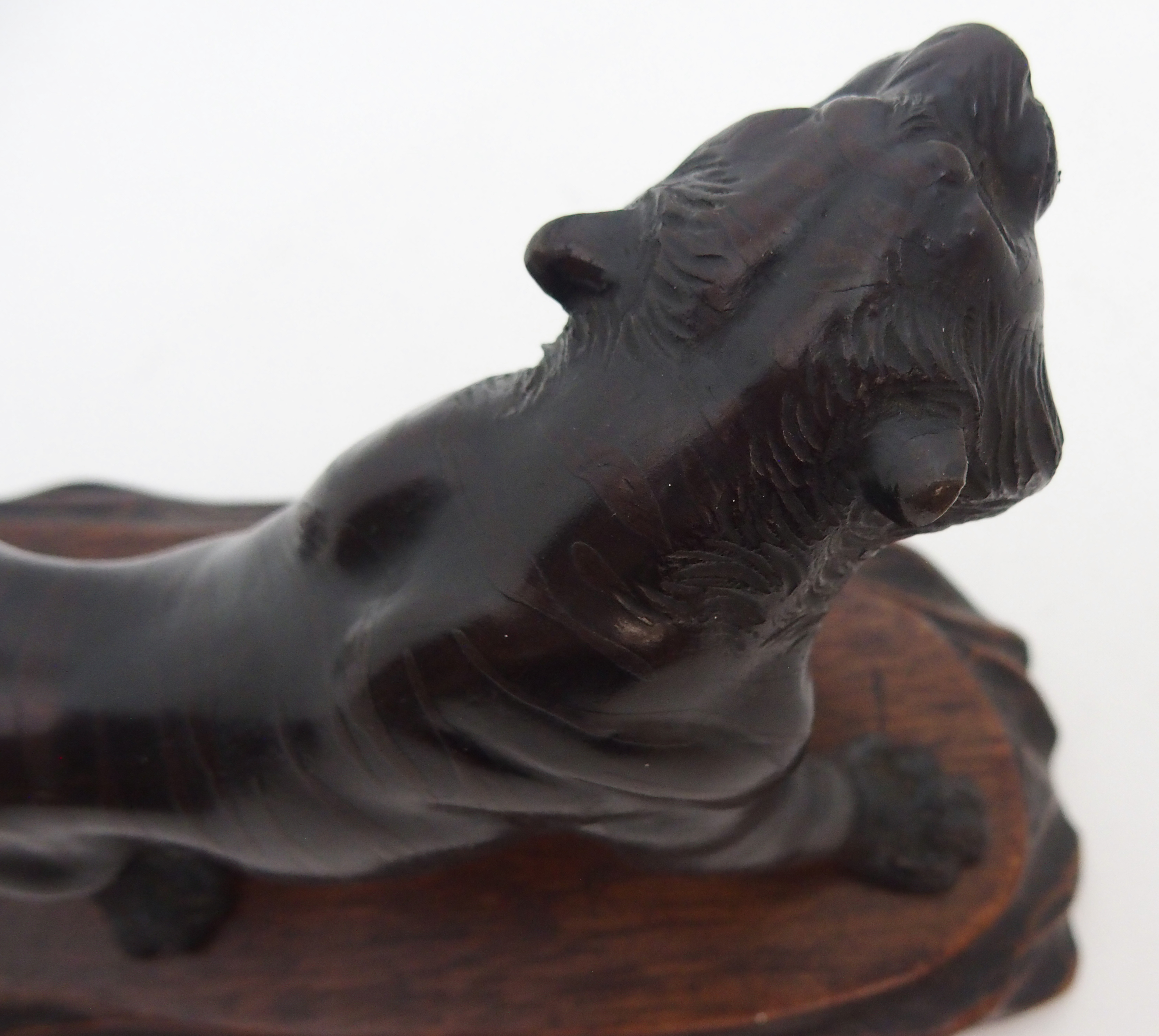 A JAPANESE BRONZE MODEL OF A TIGER prowling on all fours, signed, 11.5cm high and 24cm long, wood - Image 5 of 6