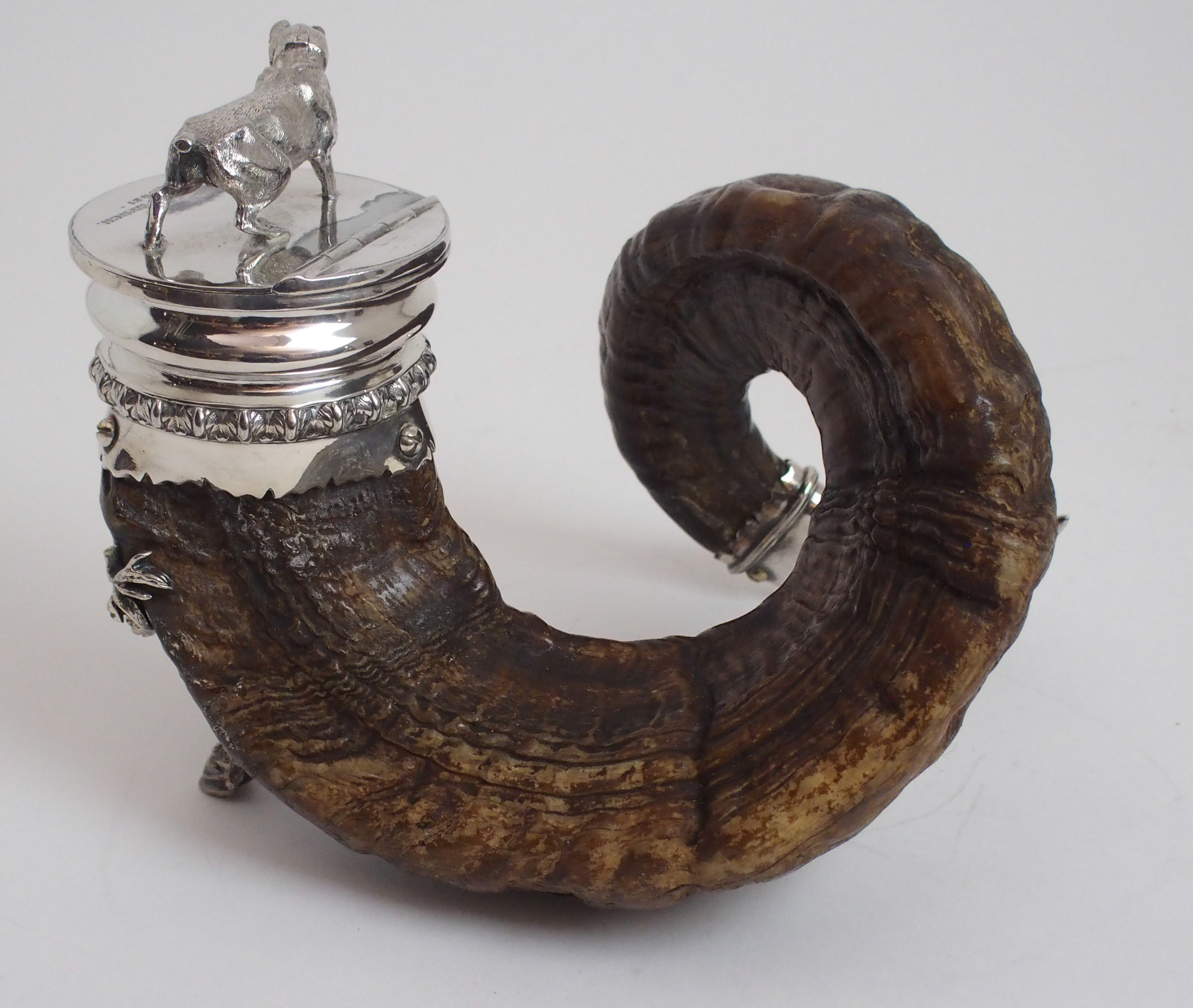 A RAM'S HORN AND SILVER PLATE MOUNTED CENTREPIECE SNUFF MULL by Walker and Hall, The hinged cover - Image 5 of 10
