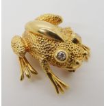 AN 18K GOLD FROG BROOCH SIGNED TIFFANY with diamond set eyes. Length 2.4cm x 2.9cm, weight 11gms