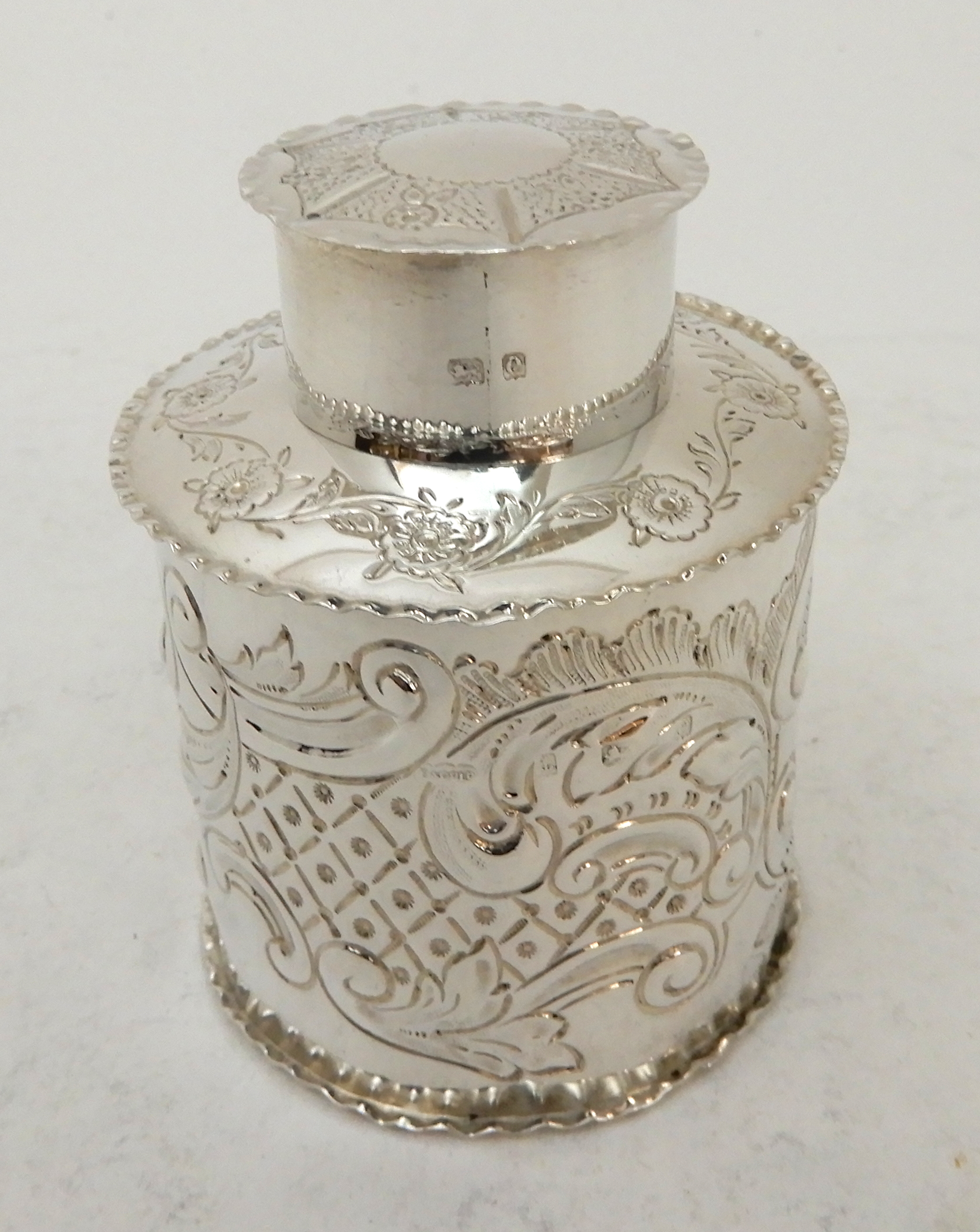 AN EDWARDIAN SILVER TEA CADDY by Elkington & Co., Birmingham 1904, of cylindrical form with - Image 2 of 5