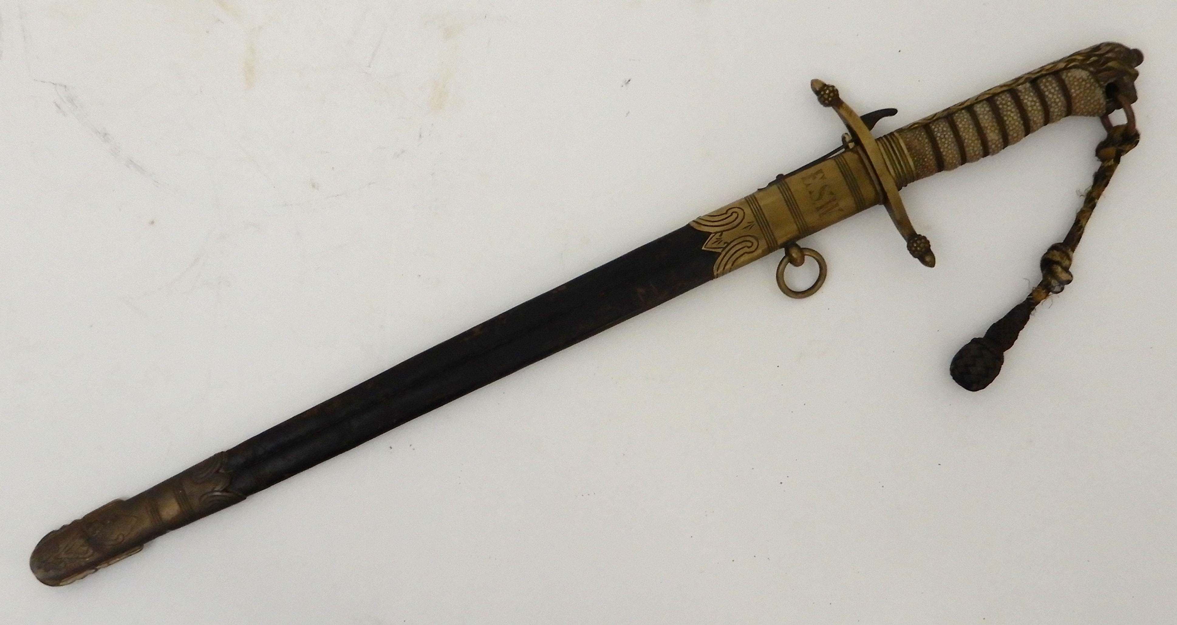 A BRITISH ROYAL NAVY MIDSHIPMAN'S DAGGER the sharkskin wire wound hilt with lion's head pommel, - Image 2 of 10