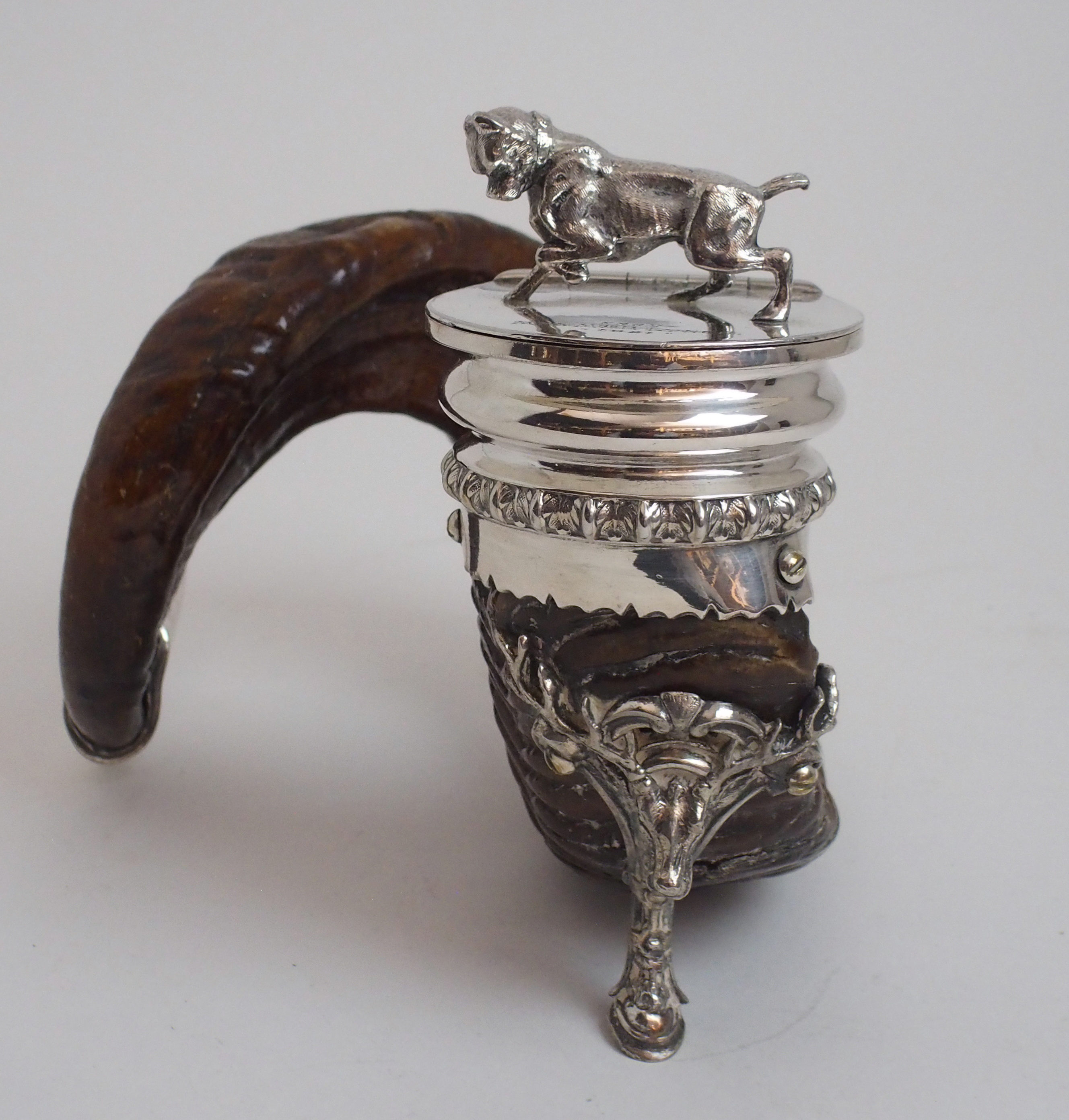 A RAM'S HORN AND SILVER PLATE MOUNTED CENTREPIECE SNUFF MULL by Walker and Hall, The hinged cover - Image 2 of 10