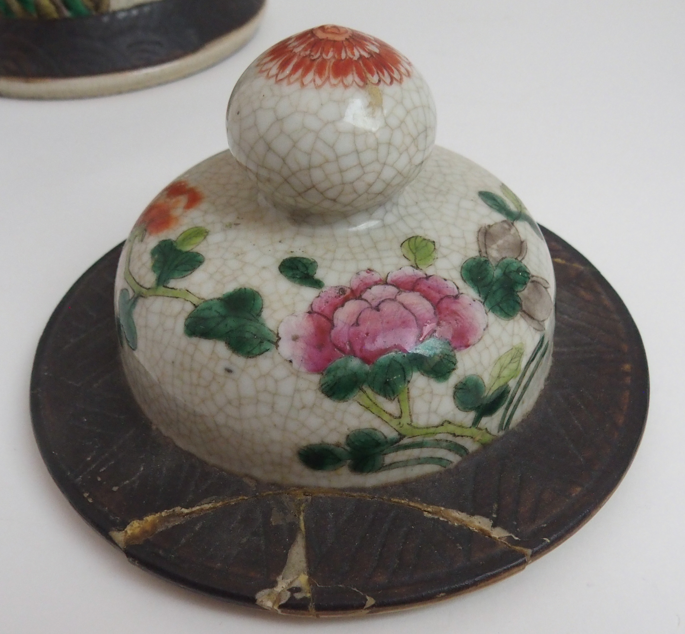 A CHINESE FAMILLE ROSE CRACKLEWARE JAR AND COVER painted with birds amongst foliage issuing from - Image 3 of 10