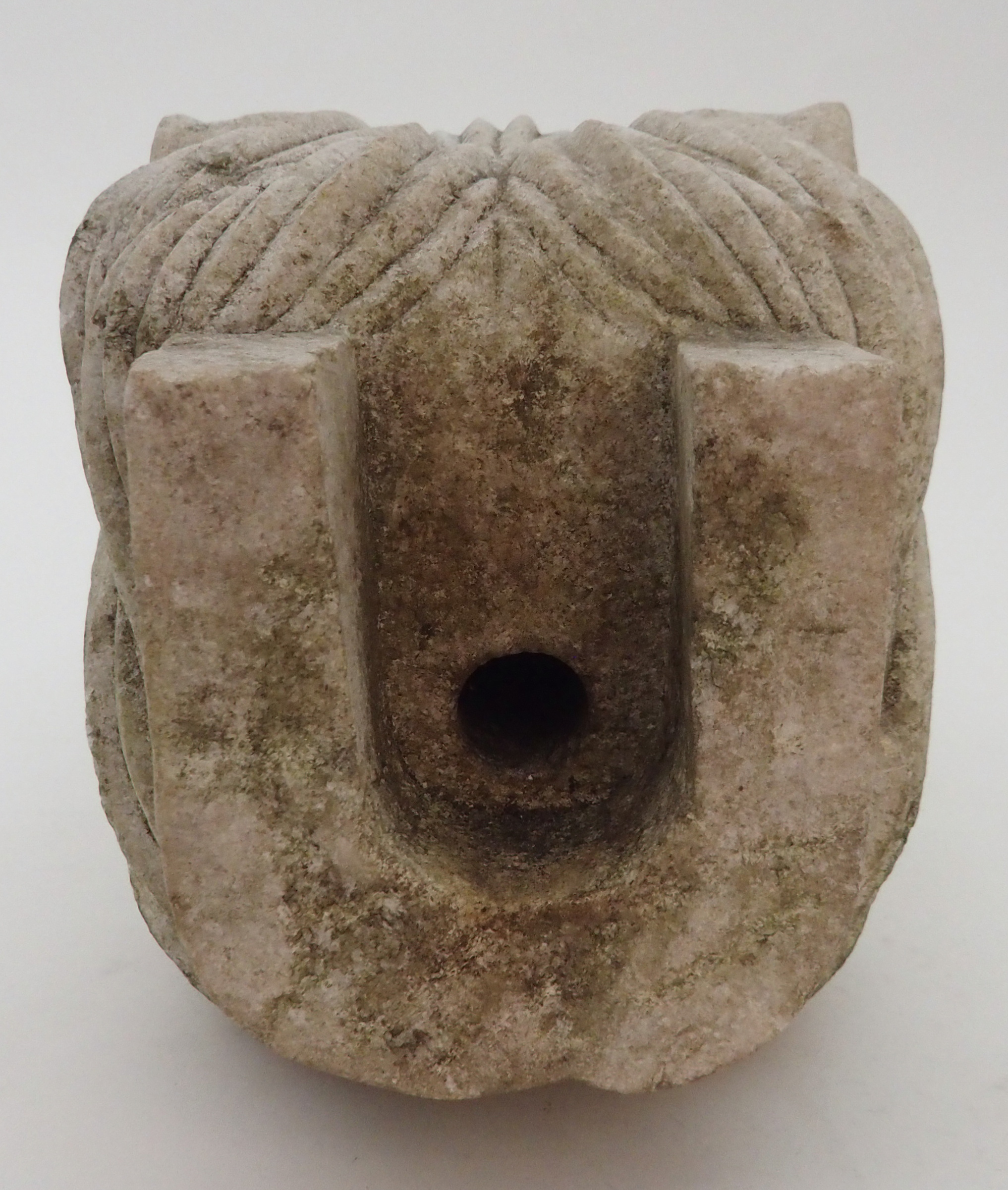 AN INDIAN WHITE MARBLE FOUNTAIN HEAD carved as a snarling lion, 20.5cm high, 16.5cm wide and 29cm - Image 5 of 7