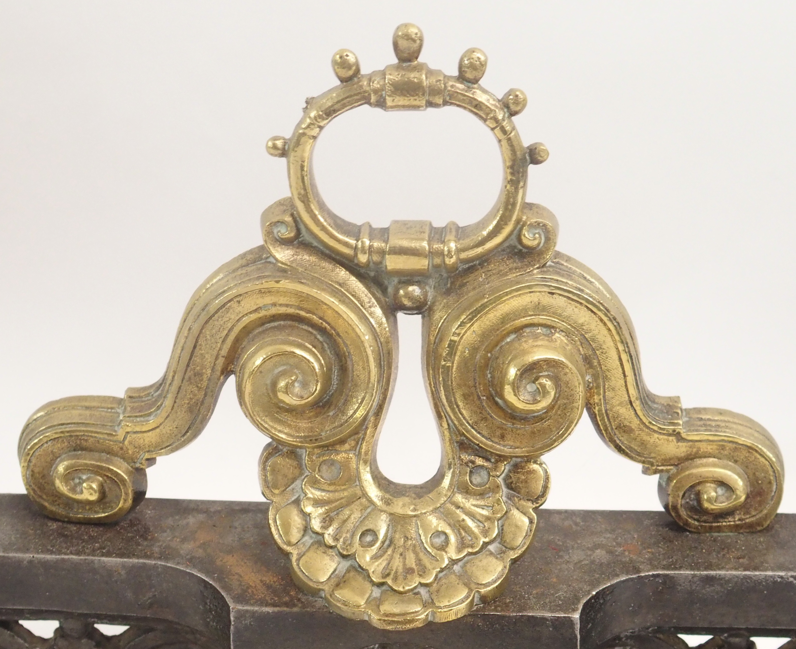 A 19TH CENTURY CAST STEEL AND BRASS FIREPLACE FENDER in three sections, modelled with winged - Image 9 of 15