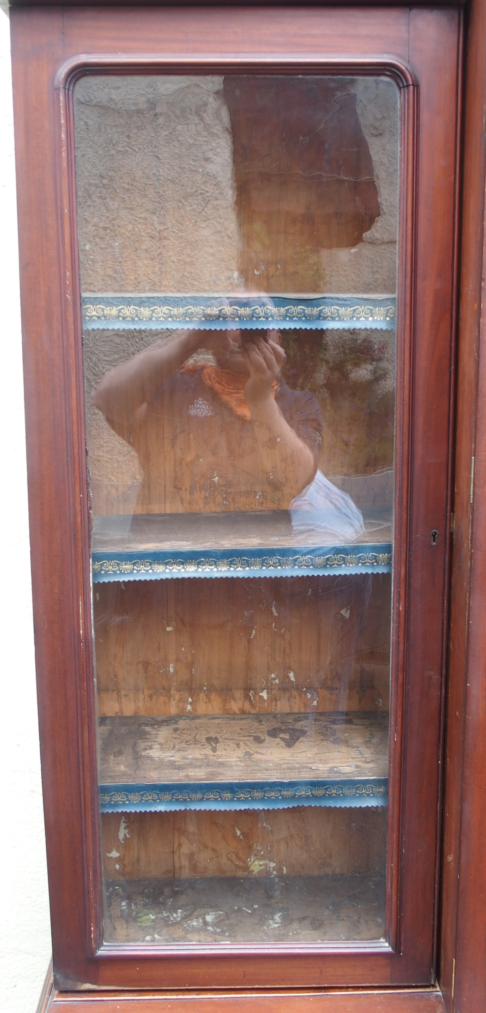 A VICTORIAN MAHOGANY BREAK FRONT BOOKCASE, with four glazed doors over a base with four doors, 231cm - Image 4 of 15