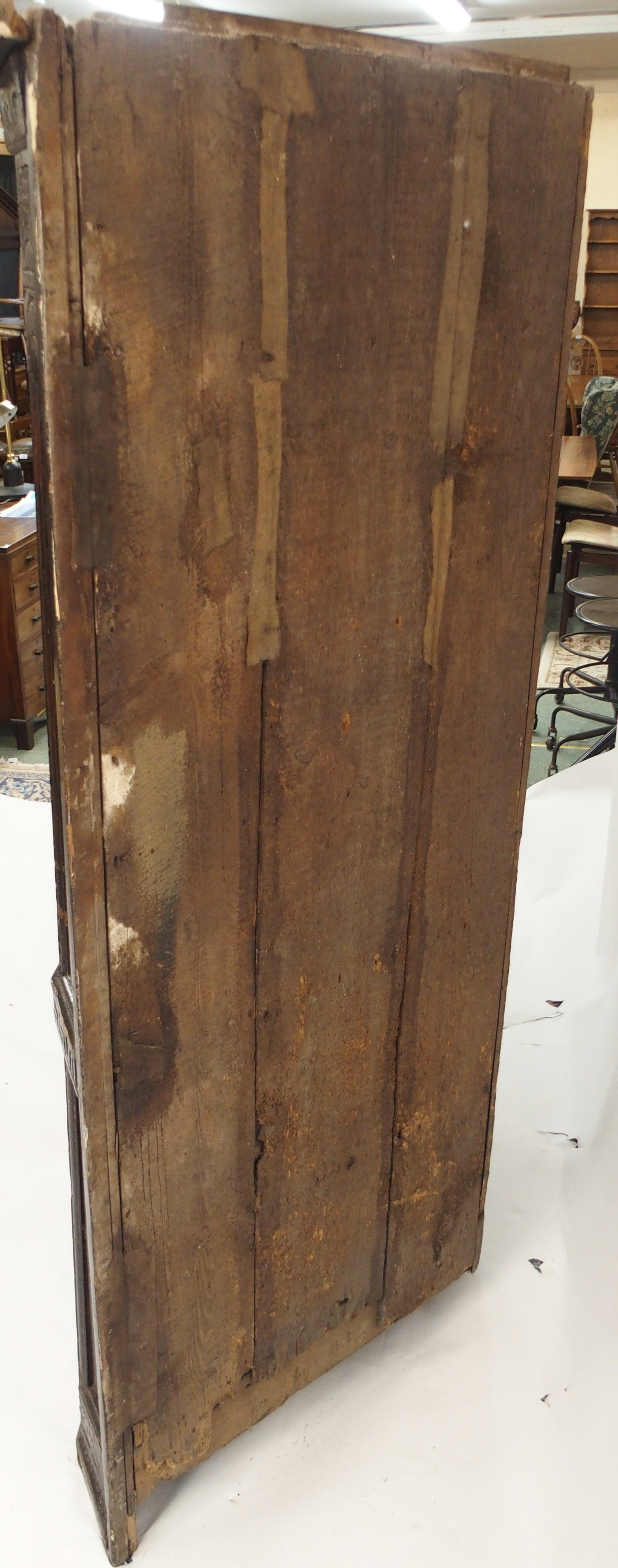 A VICTORIAN STAINED OAK CORNER DISPLAY CABINET carved allover with scrolling foliage, with a pair of - Image 13 of 15