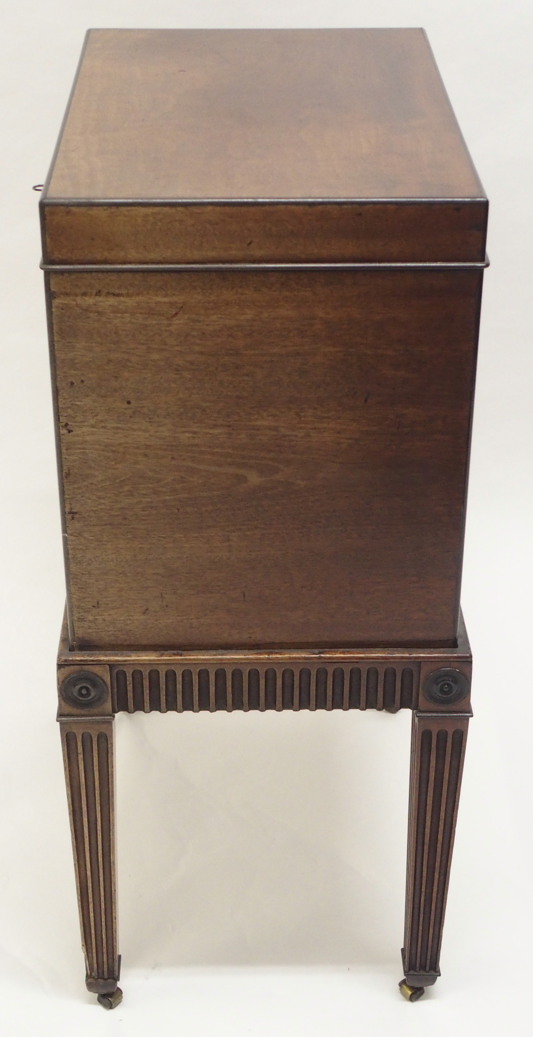 A GEORGE III MAHOGANY AND EBONY BANDED WINE COOLER the hinged cover above a foliate escutcheon and - Image 6 of 7