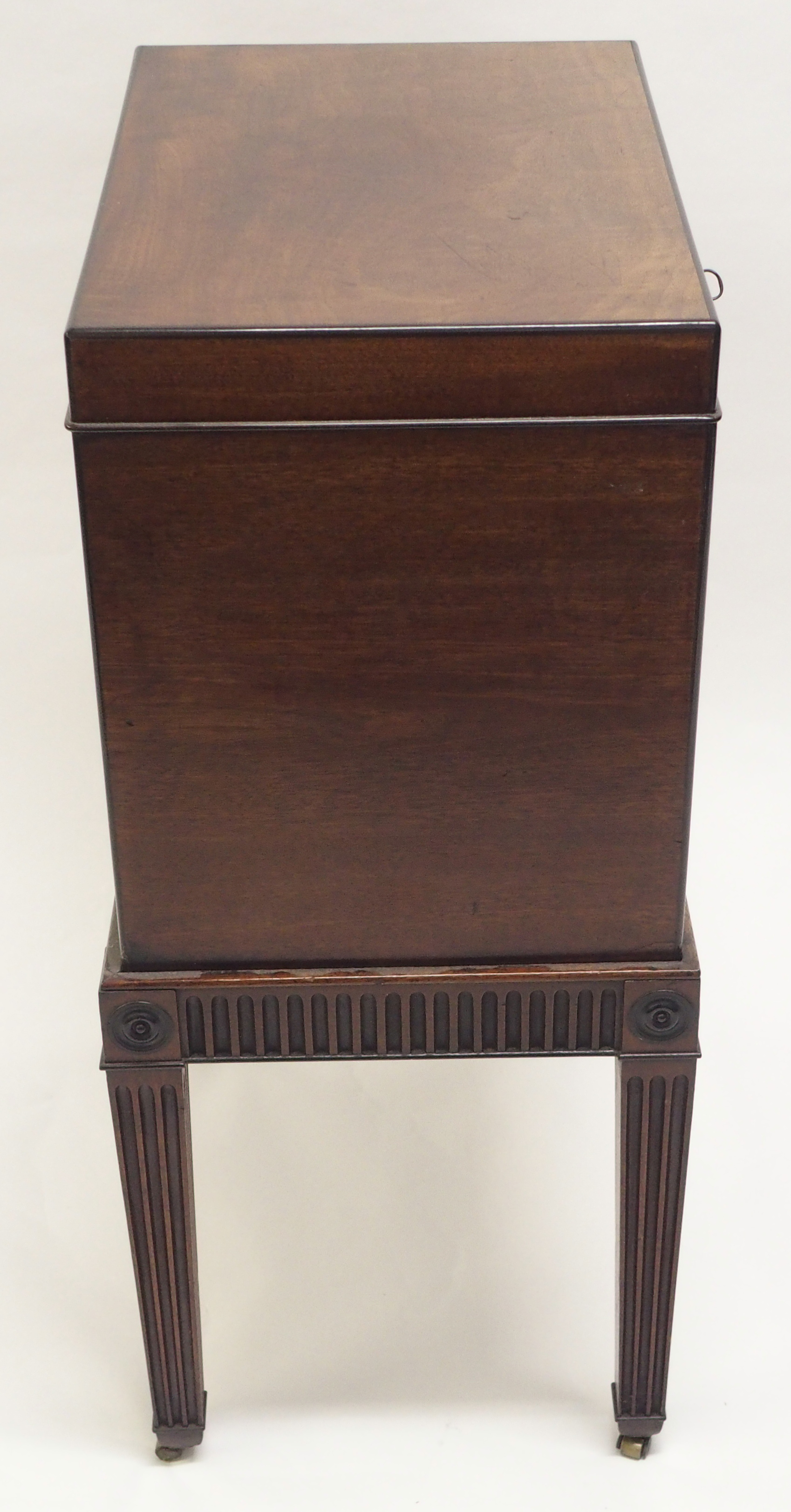 A GEORGE III MAHOGANY AND EBONY BANDED WINE COOLER the hinged cover above a foliate escutcheon and - Image 5 of 7