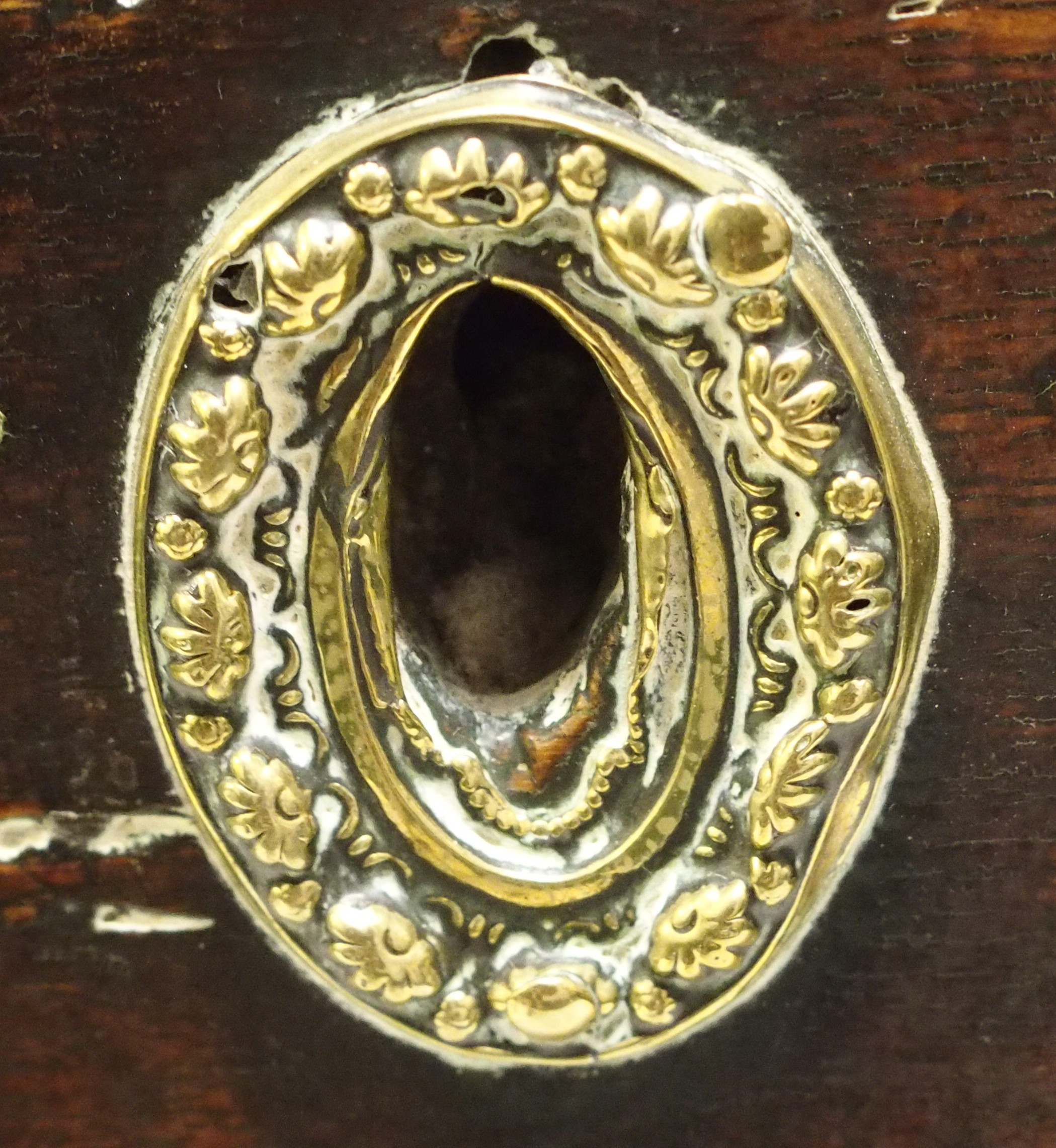 AN 18TH CENTURY OAK CHEST with shaped frieze above a central linen fold drawer, flanked by two short - Image 7 of 8