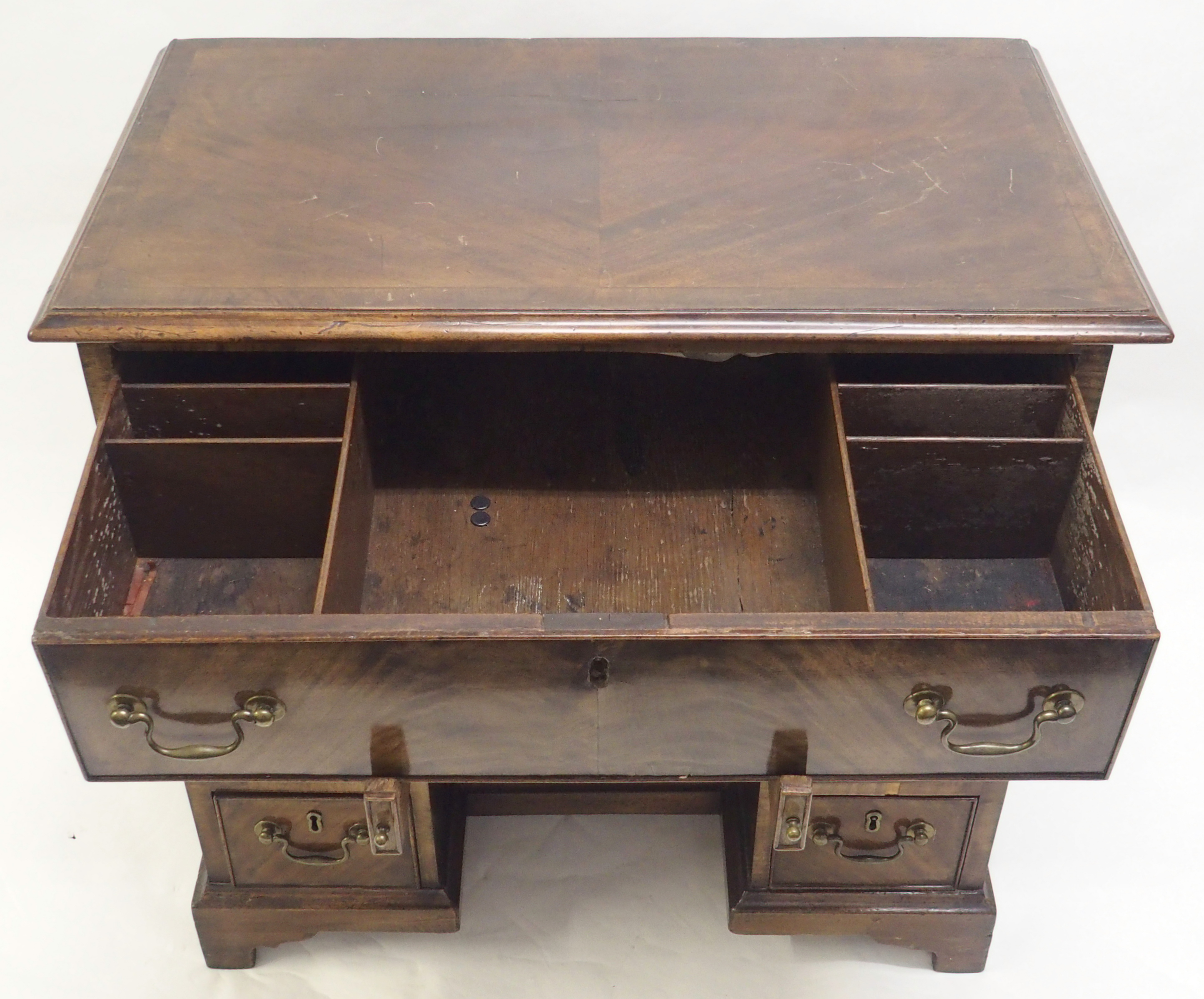 A GEORGE III STYLE MAHOGANY KNEEHOLE DESK with deep drawer above a shallow drawer and flanked by two - Image 4 of 8