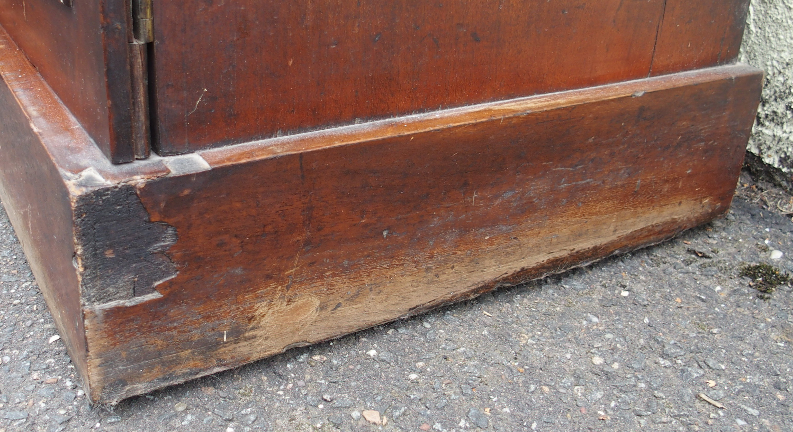 A VICTORIAN MAHOGANY BREAK FRONT BOOKCASE, with four glazed doors over a base with four doors, 231cm - Image 15 of 15