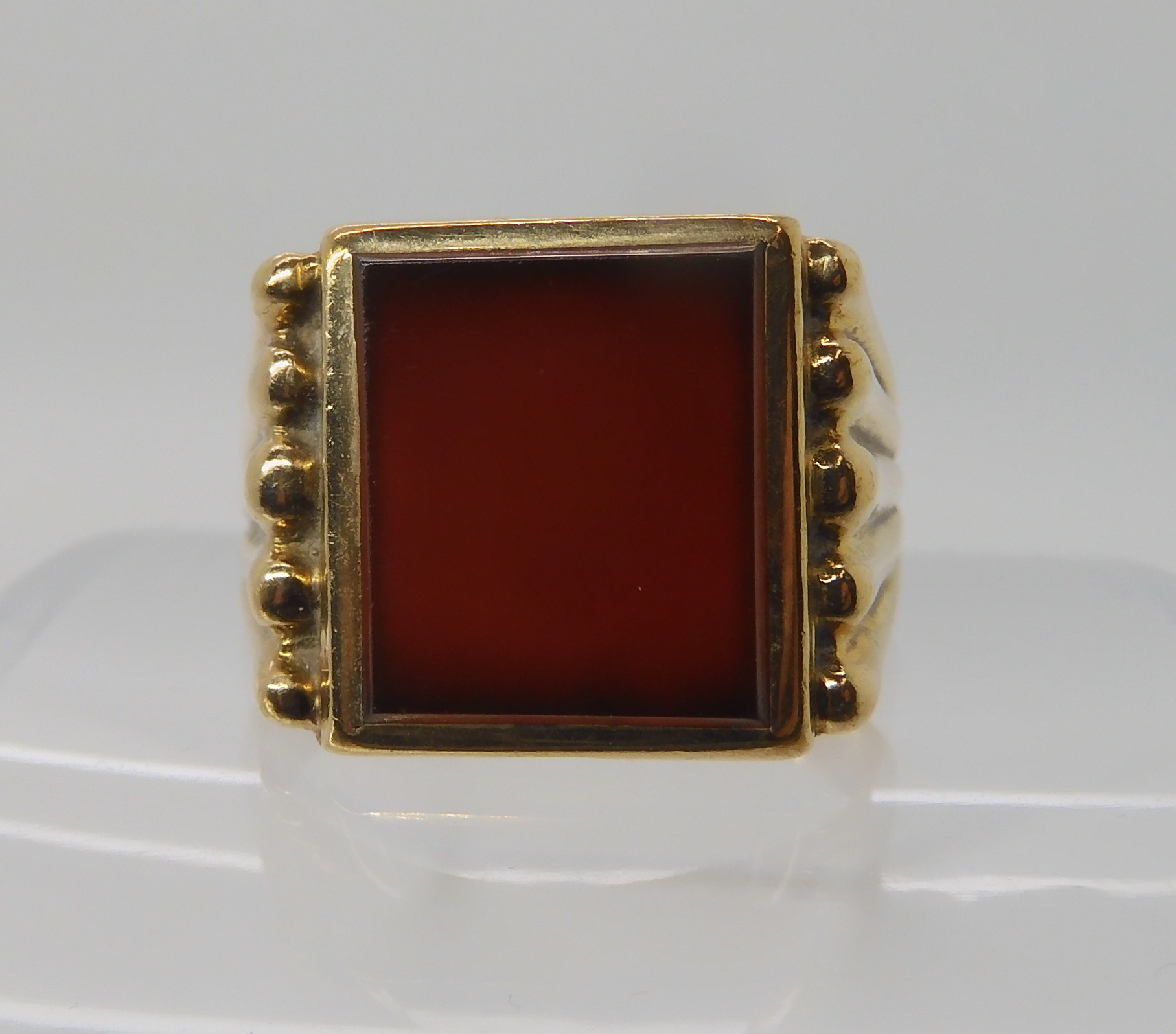 A 9ct gold gents carnelian signet ring, size U1/2, weight 8.1gms Condition Report: Available upon - Image 2 of 4