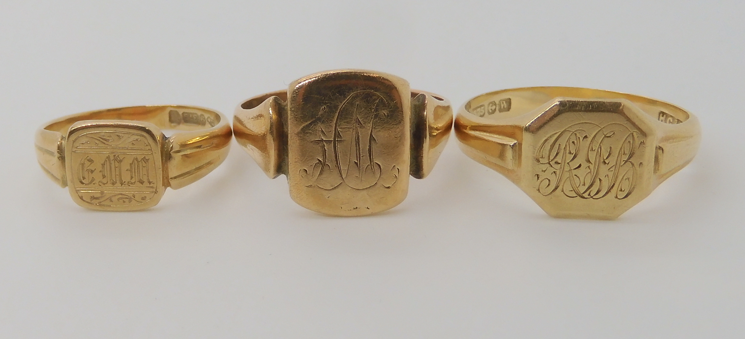 Three 9ct gold signet rings, sizes V1/2, U1/2 and N1/2 combined weight 12.8gms Condition Report: - Image 3 of 3