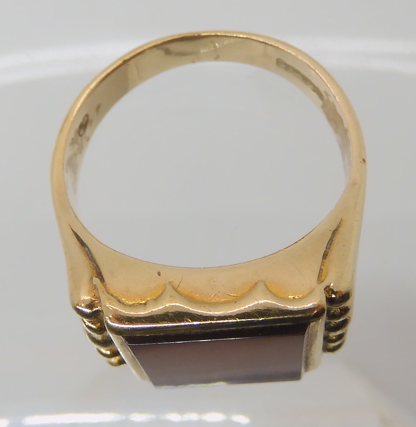 A 9ct gold gents carnelian signet ring, size U1/2, weight 8.1gms Condition Report: Available upon - Image 3 of 4