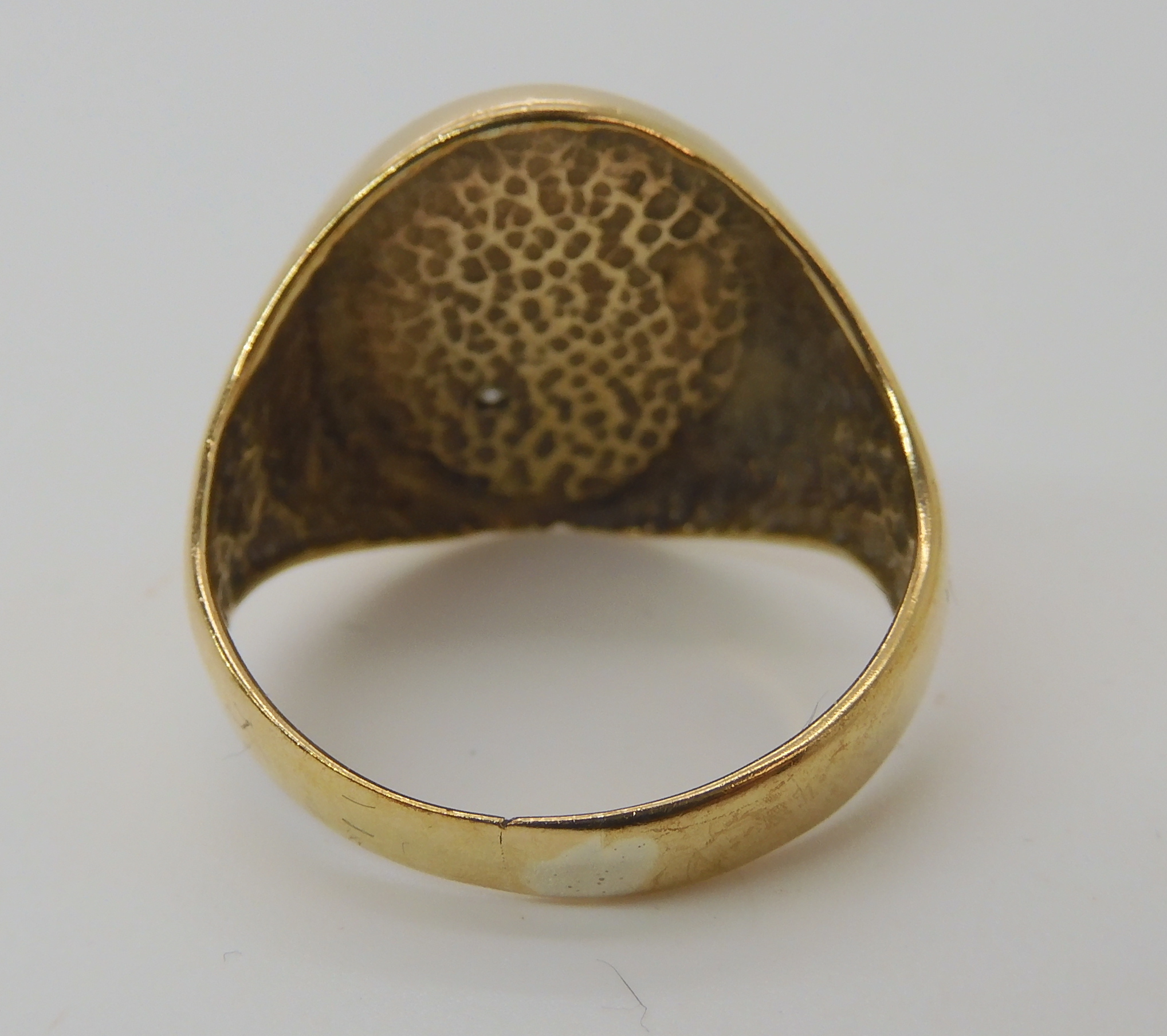 A 9ct gold gents signet ring set with a diamond, finger size R1/2, weight 5.7gms Condition Report: - Image 3 of 3