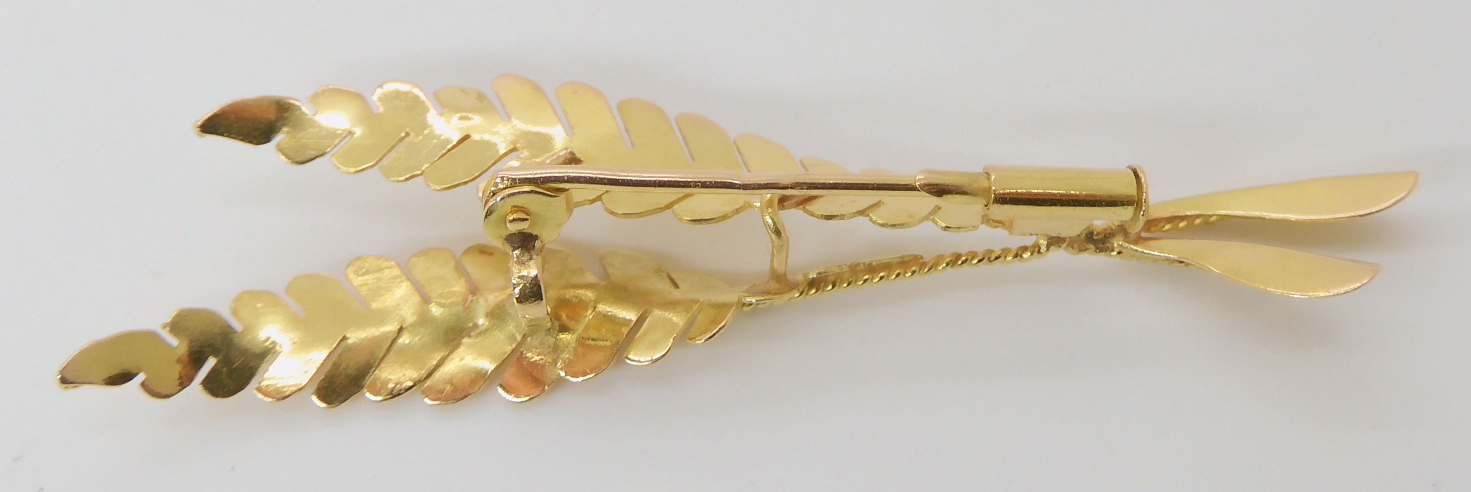 A French 18ct gold leaf brooch, stamped with the French hallmark of the eagles head, length 5.8cm, - Image 2 of 4