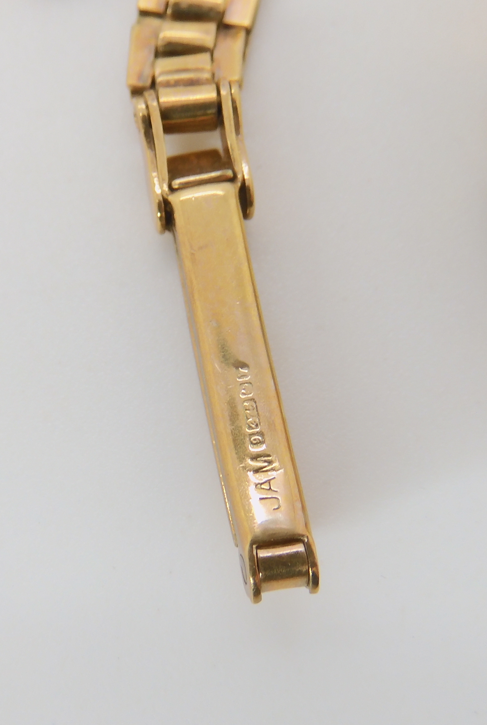 A 9ct gold ladies 9ct watch, weight including mechanism 13.5gms together with a 9ct ladies watch - Image 3 of 5