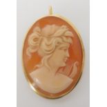 An 18ct gold cameo pendant brooch, dimensions 3.8cm x 2.6cm, weight 4.2gms Condition Report: