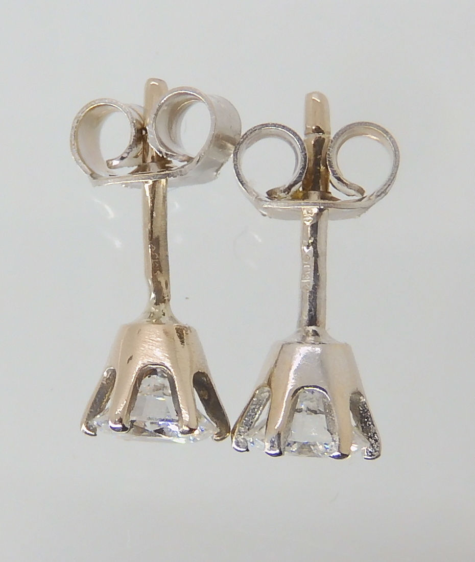 A pair of 18ct white gold diamond ear studs, set with estimated approx 0.80cts in total of brilliant - Image 3 of 3