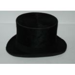 A black top hat, 19 x 15.5cm, canvas holdall, and Gladstone bags Condition Report: Available upon