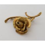 An 18k gold rose brooch with continental hallmarks, length 4.3cm, weight 9.5gms Condition Report: