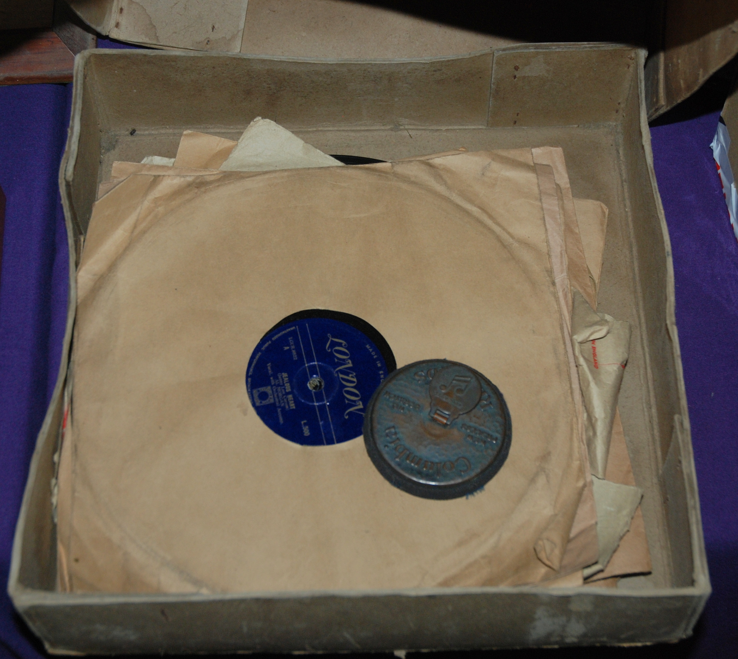 An inlaid box and small collection of 78rpms Condition Report: Available upon request - Image 2 of 2