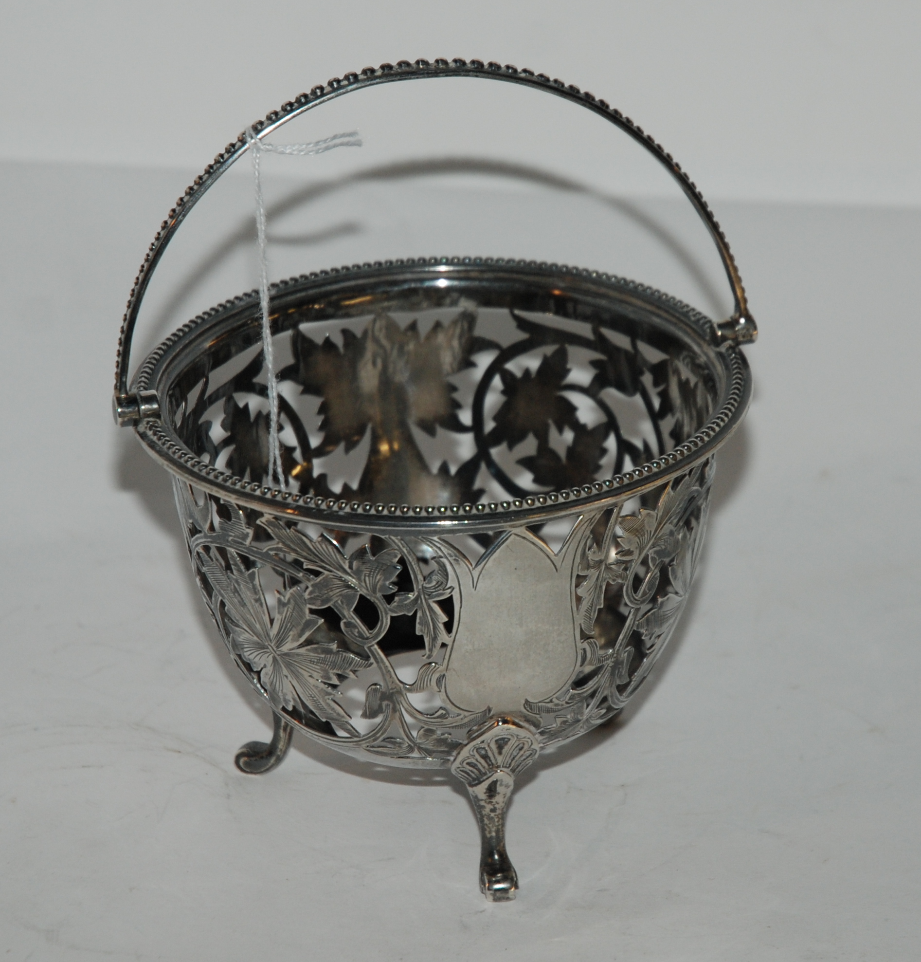 A Victorian silver sugar basket, London 1872 lacking glass liner, 10cm high, 245gms Condition