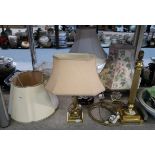 A large brass reeded column table lamp, another smaller and two further table lamps Condition