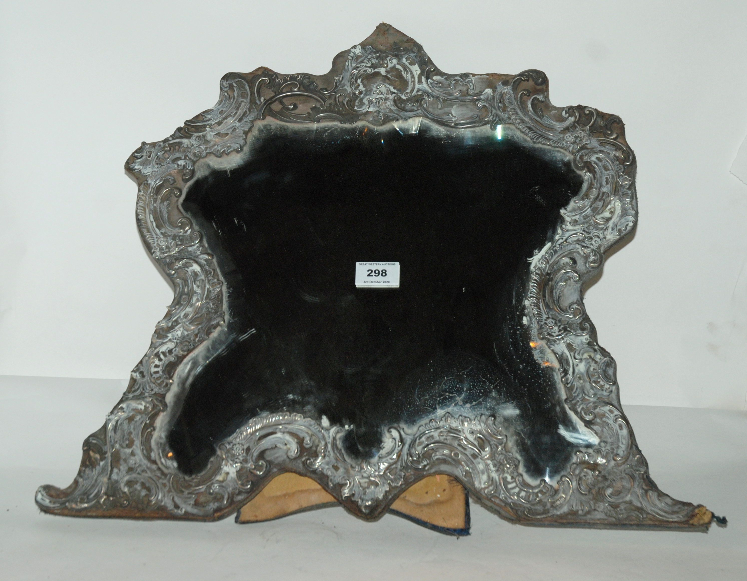 An Edwardian silver mounted easel mirror, London 1907 (very dirty with some losses), 47cm x 55cm - Image 2 of 2