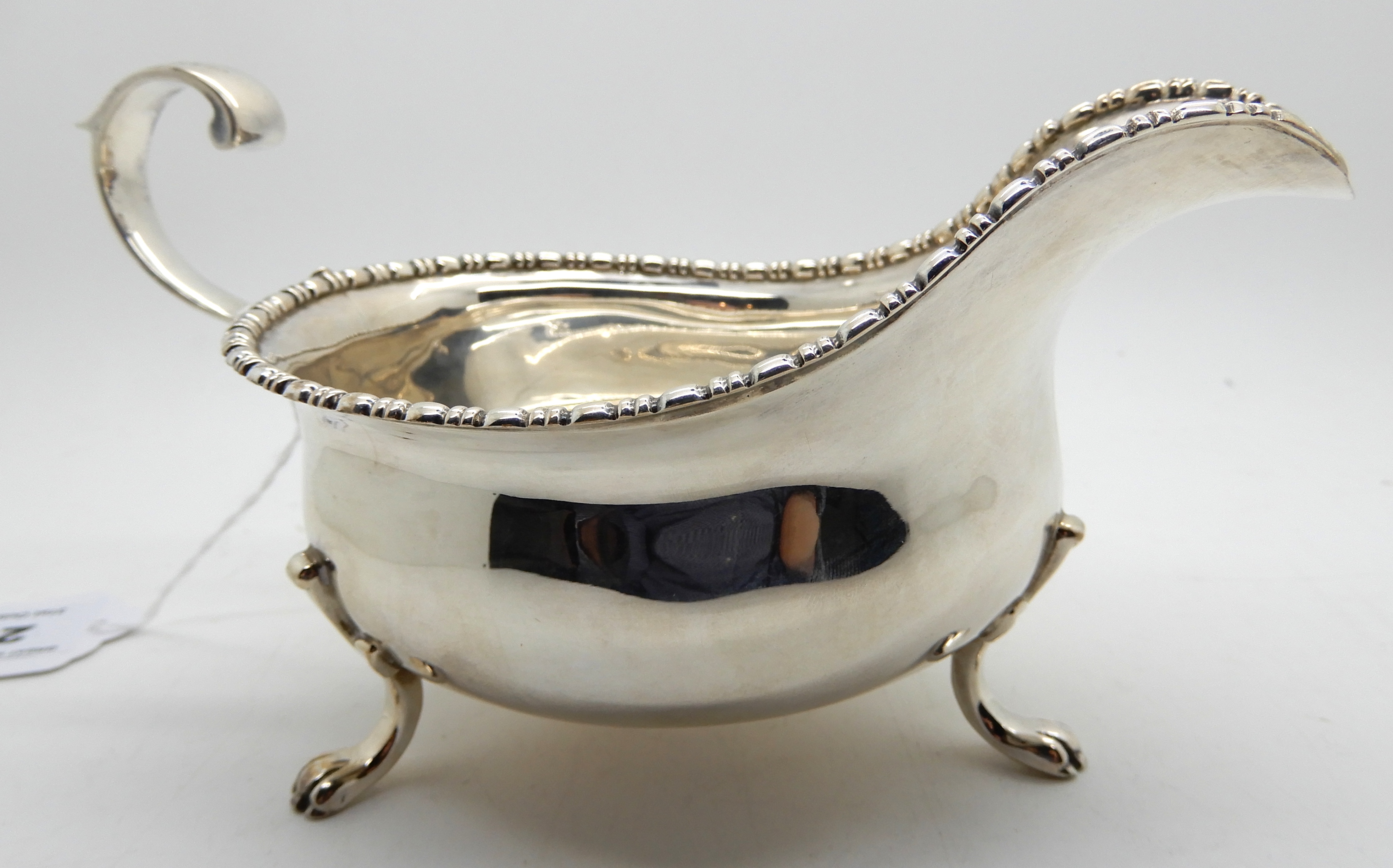 A silver sauceboat, Sheffield 1928, 185gms Condition Report: Available upon request - Image 3 of 3