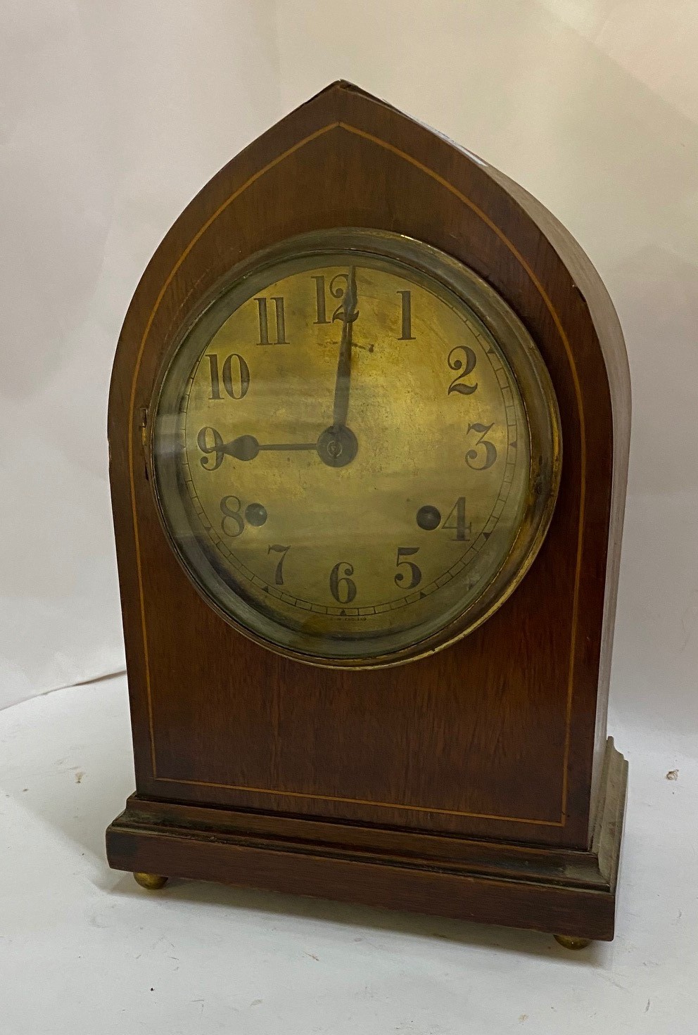 An Edwardian inlaid mantle clock, 30cm high Condition Report: Available upon request - Image 2 of 2