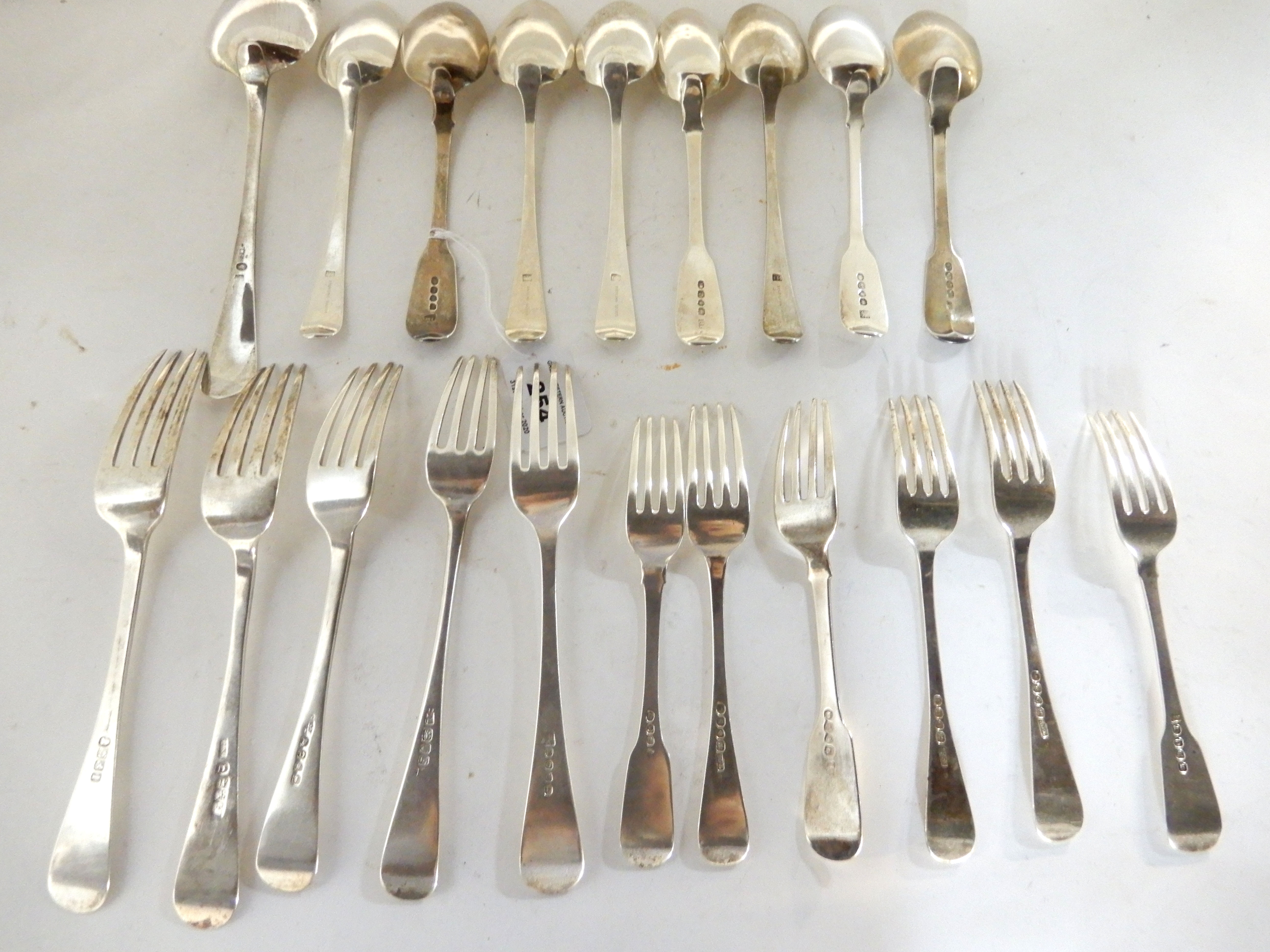 A lot comprising twenty assorted silver spoons and forks, 919gms Condition Report: Available upon - Image 4 of 5