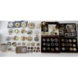 A tray lot of mainly gold plated copper commemorative coins and medallions Condition Report: