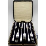 A cased set of six silver cake forks, Sheffield 1920 Condition Report: Available upon request