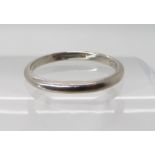 A platinum wedding ring size M, weight 2.8gms Condition Report: Available upon request