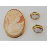 An 18ct gold cameo pendant brooch, dimensions 4.4cm x 3.2cm, weight combined 10.6gms Condition
