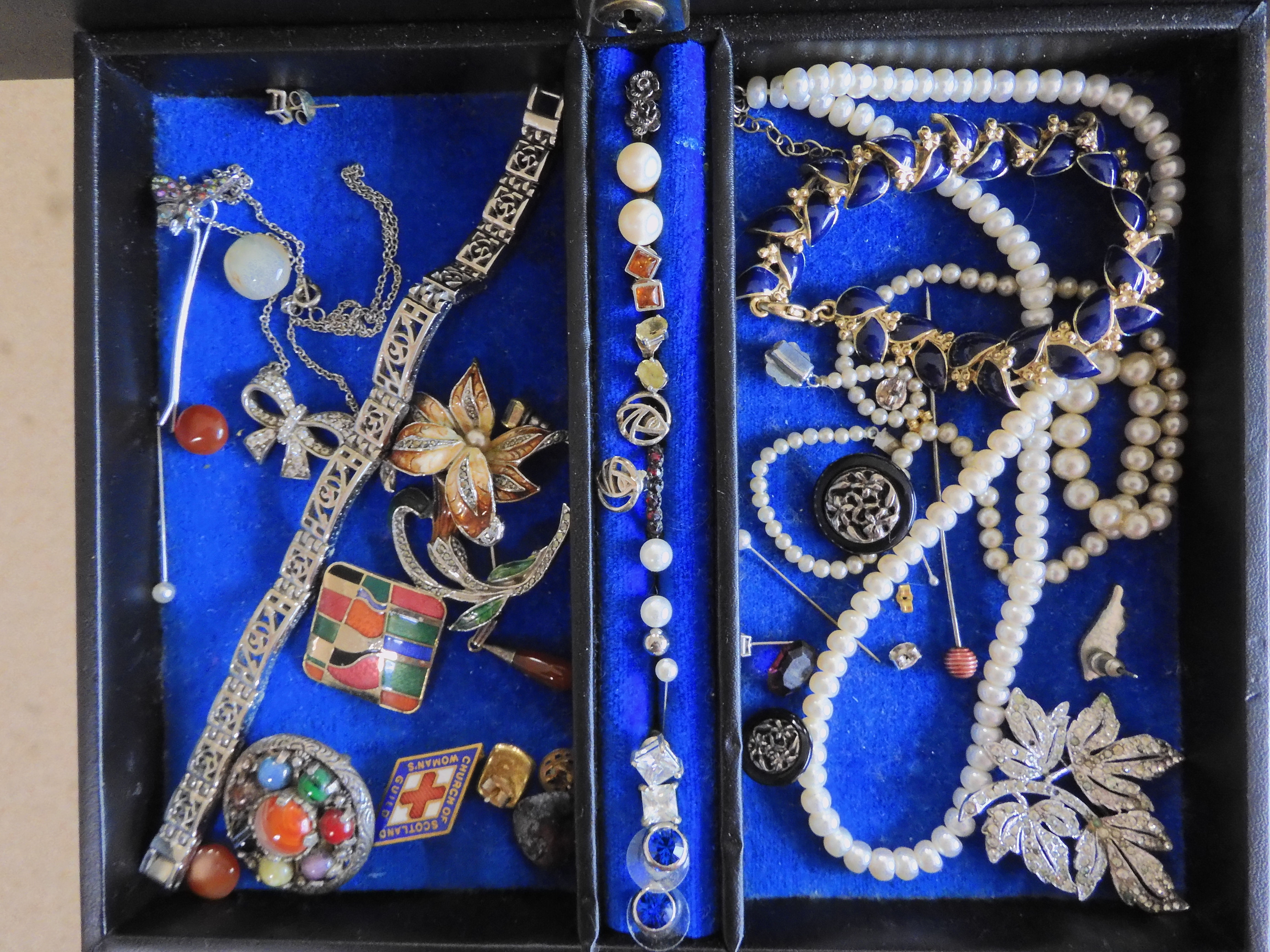 A jewellery box full of vintage costume jewellery to include a Miracle brooch and String of Honora - Image 3 of 3