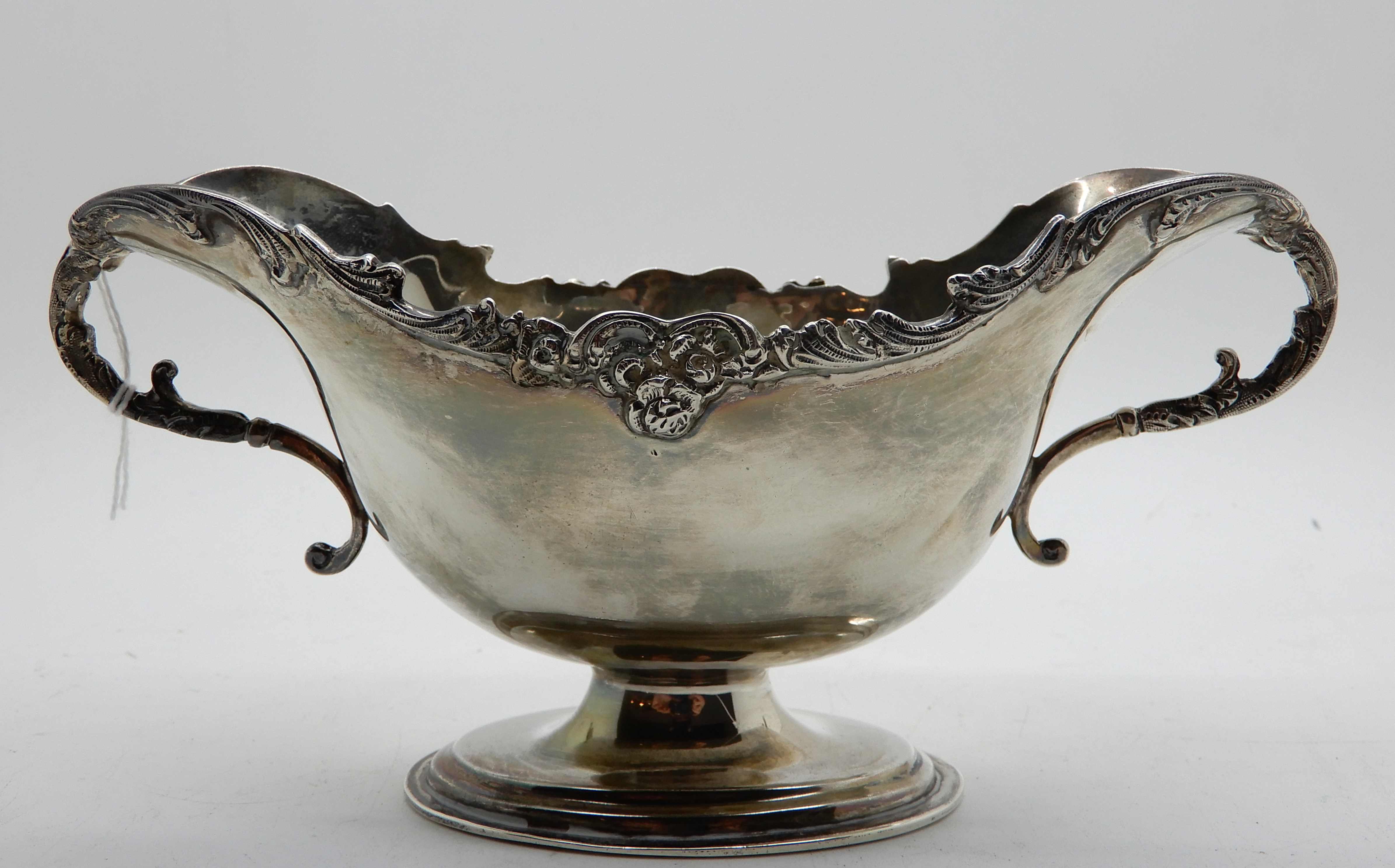 A silver doubled ended sauceboat, London 1899, 18cm across the handles, 169gms Condition Report: - Image 2 of 2