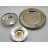A lot comprising a silver dish, a commemorative dish, silver side plate monogrammed 'R', Glasgow