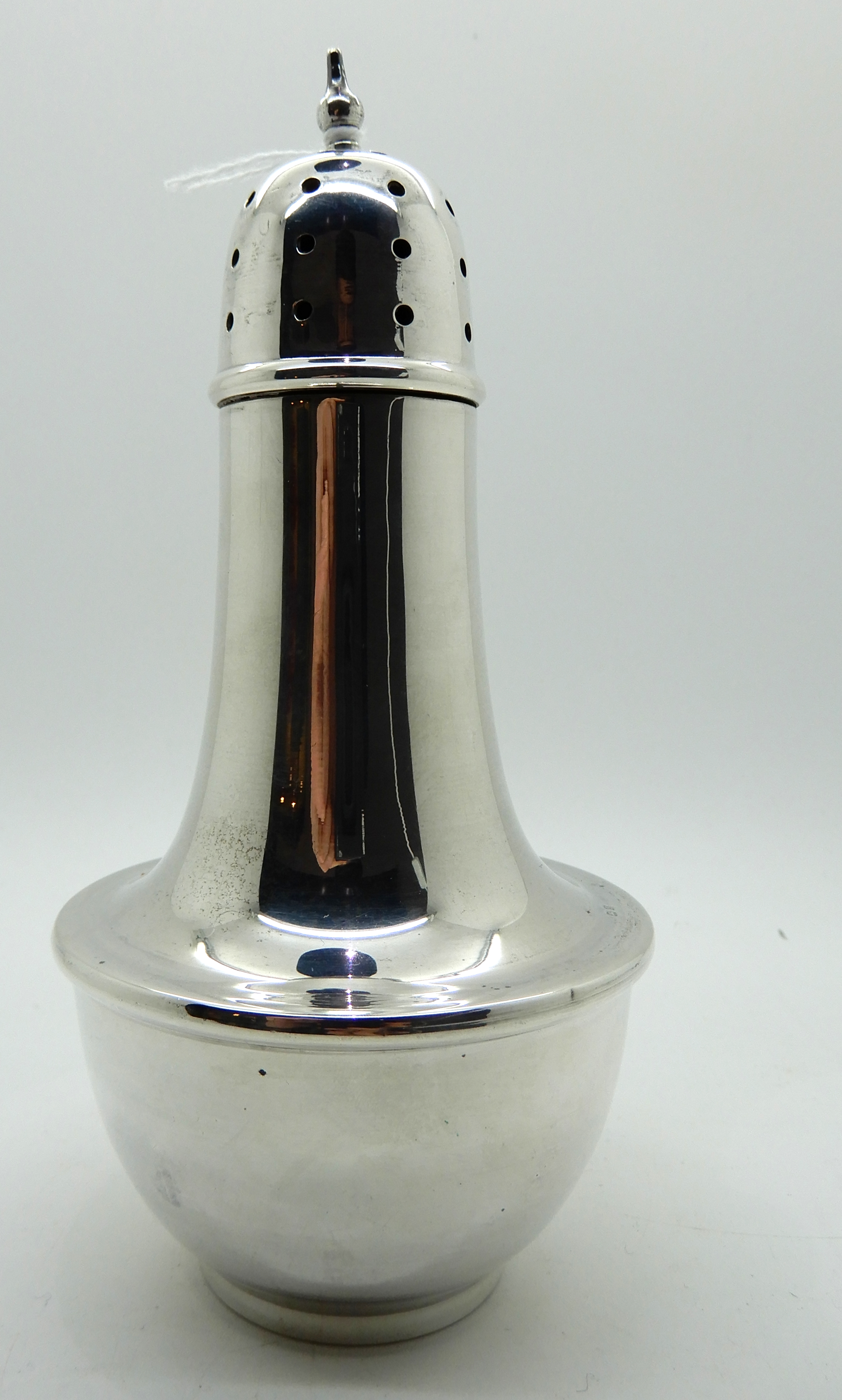 A silver sugar castor, Birmingham 1932, 17cm high, 142gms Condition Report: Available upon request