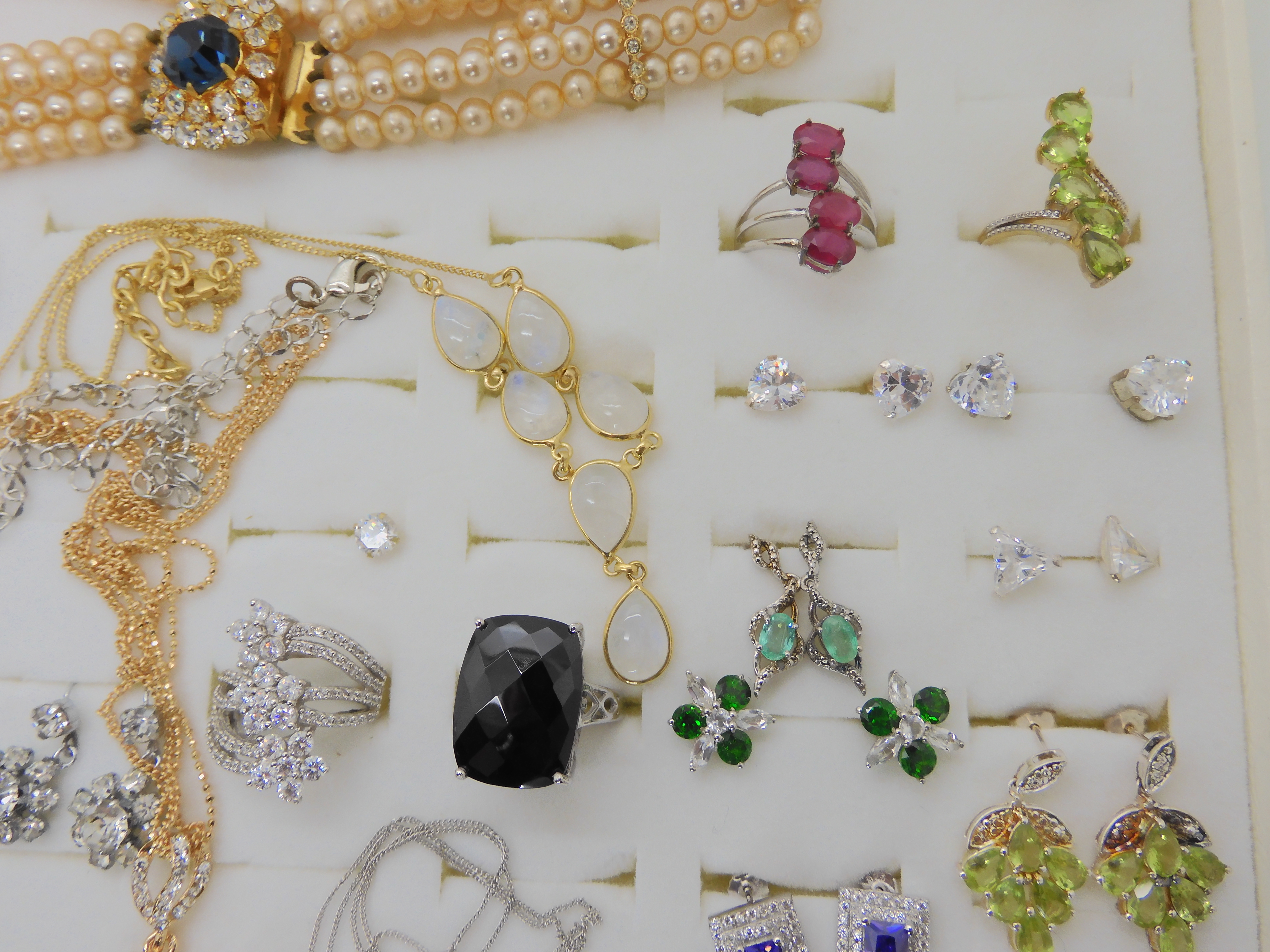 A collection of silver and costume jewellery to include a Swarovski signed zirconia ring and gem set - Image 5 of 8