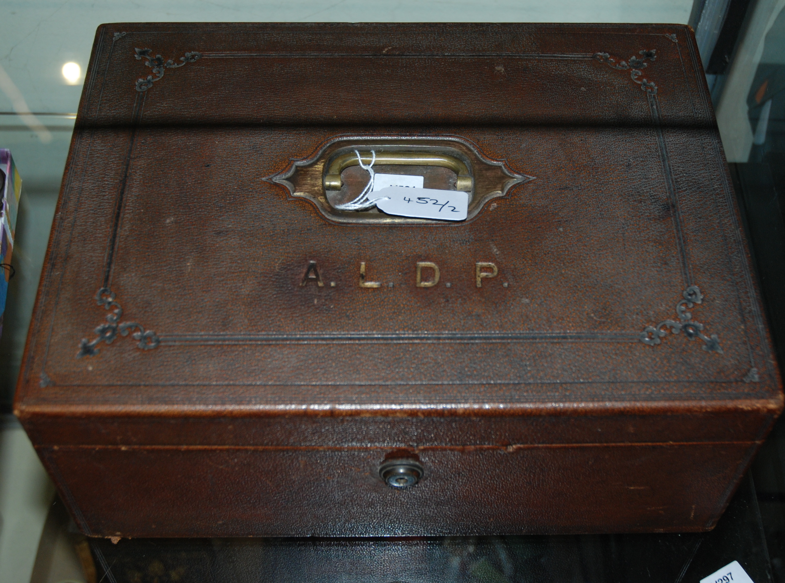 A Victorian mahogany and brass bound toilet box, 28cm wide and another leather box (2) Condition - Image 2 of 2
