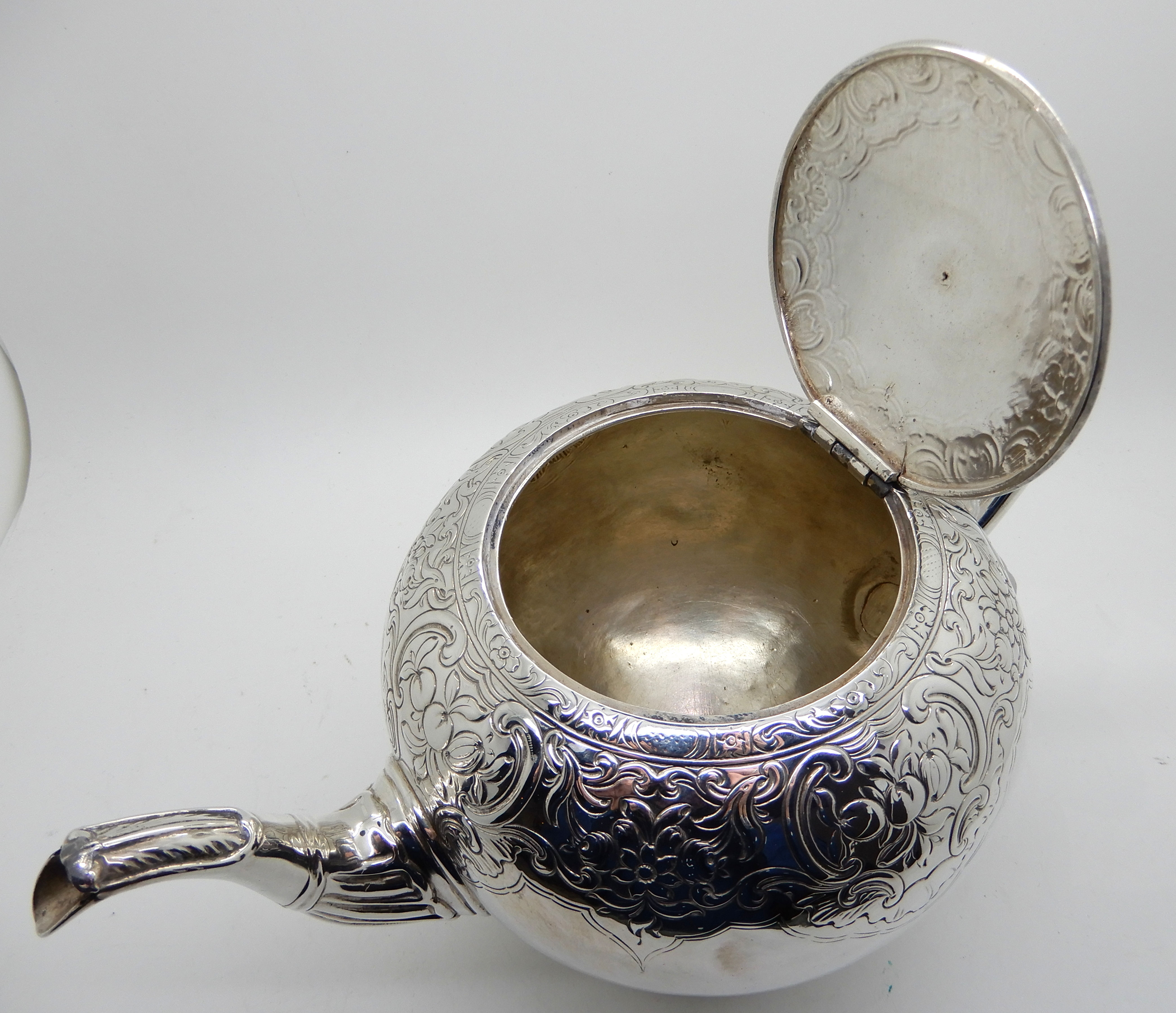 A silver teapot, Edinburgh 1804, of globular form with engraved decoration, 17cm high, 600gms - Image 4 of 4