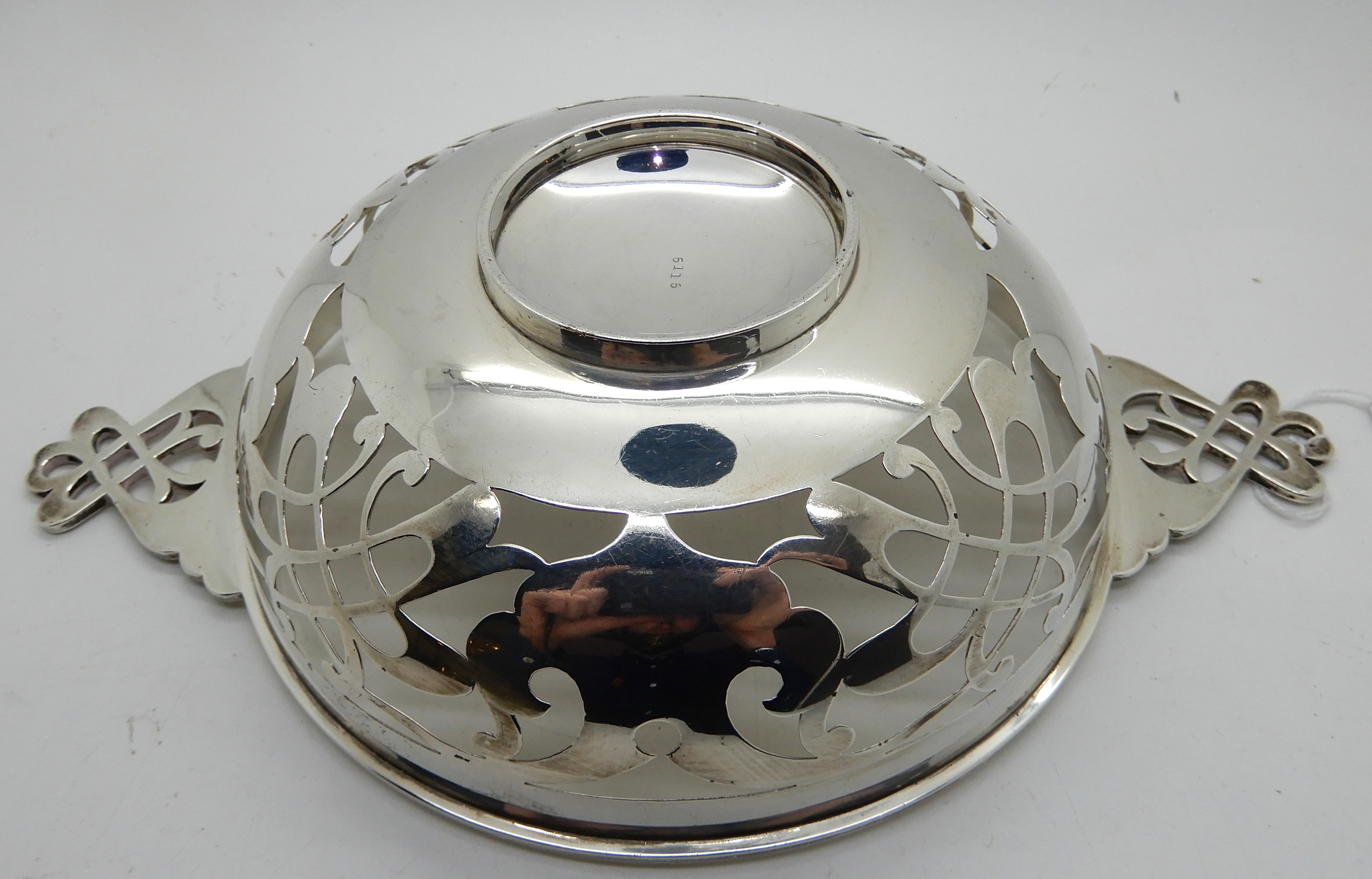 A silver quaich style bowl with pierced decoration, 26.5cm across the lugs, Sheffield 1912, 323gms - Image 5 of 5