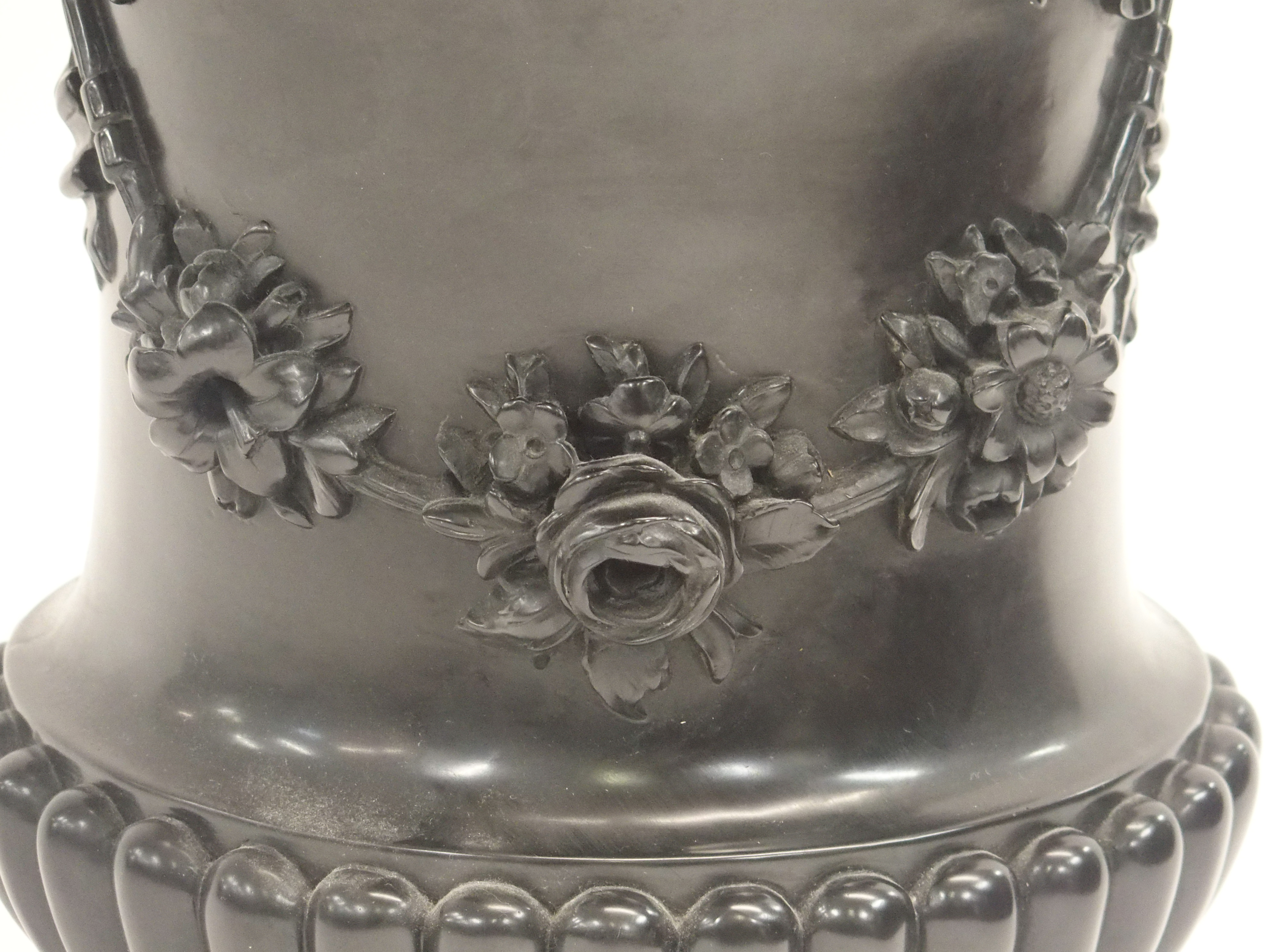 A COMPOSITE CLASSICAL STYLE URN cast with ribbon tied garlands of flowers above a lobed socle, - Image 11 of 11