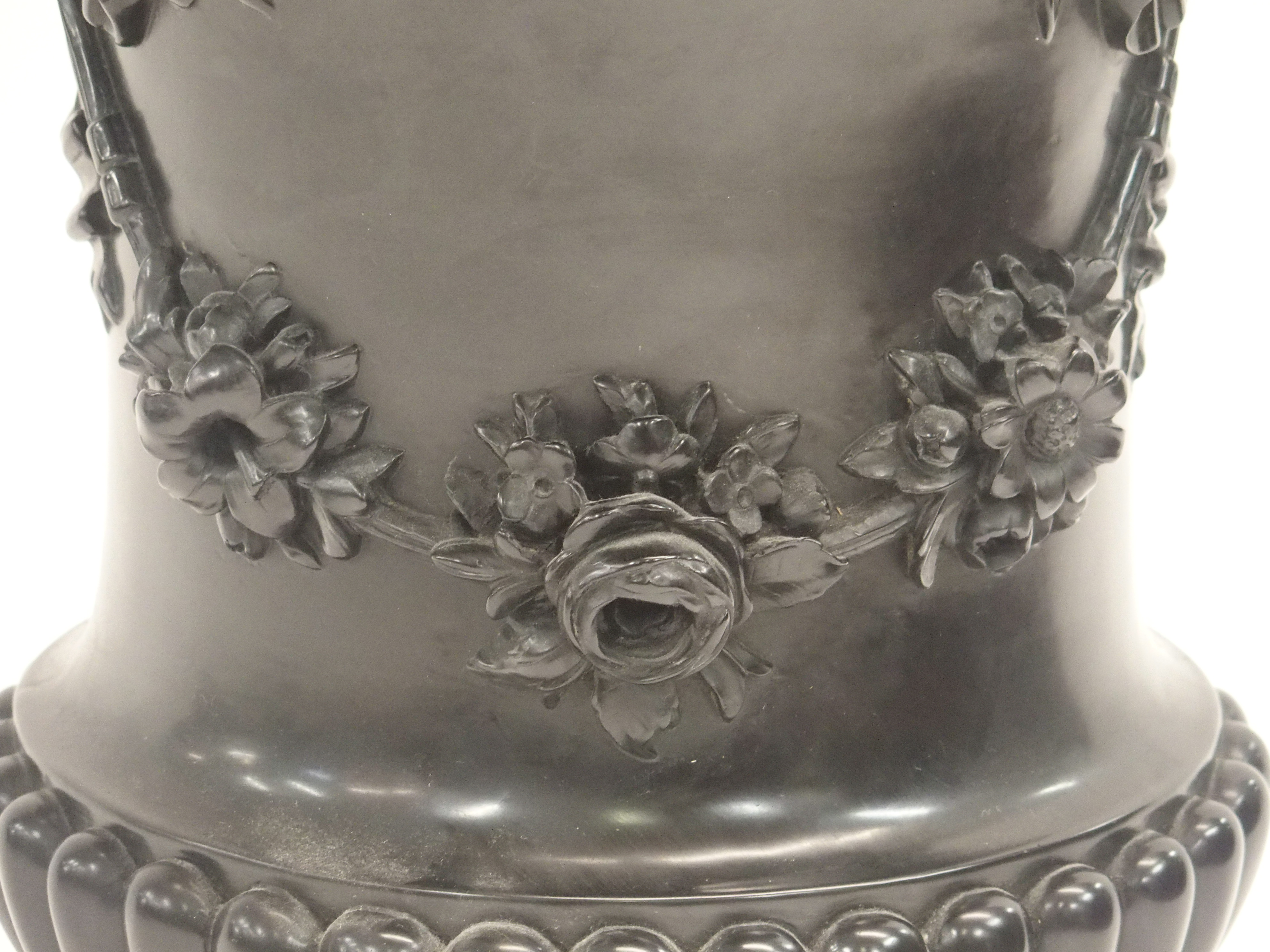 A COMPOSITE CLASSICAL STYLE URN cast with ribbon tied garlands of flowers above a lobed socle, - Image 10 of 11